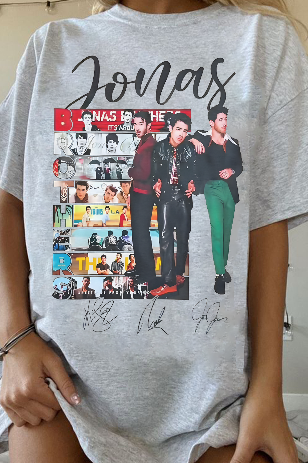 JONAS BROTHERS T-shirt