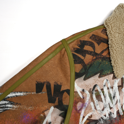 EXACTMTCH Graffiti Art Domba Wol Kerah Jaket - Item Tren Amerika yang Inovatif