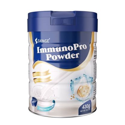 SKINGE&NBBAGA IMMUNOPRO POWDER，乳基营养粉，含牛初乳、乳铁蛋白、乳清蛋白、维生素 A 与 E，提供日常免疫营养支持，430 克