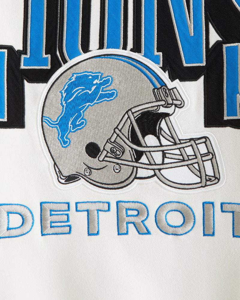 Women's cream round-neck sportswear with football patterns Arm layering design