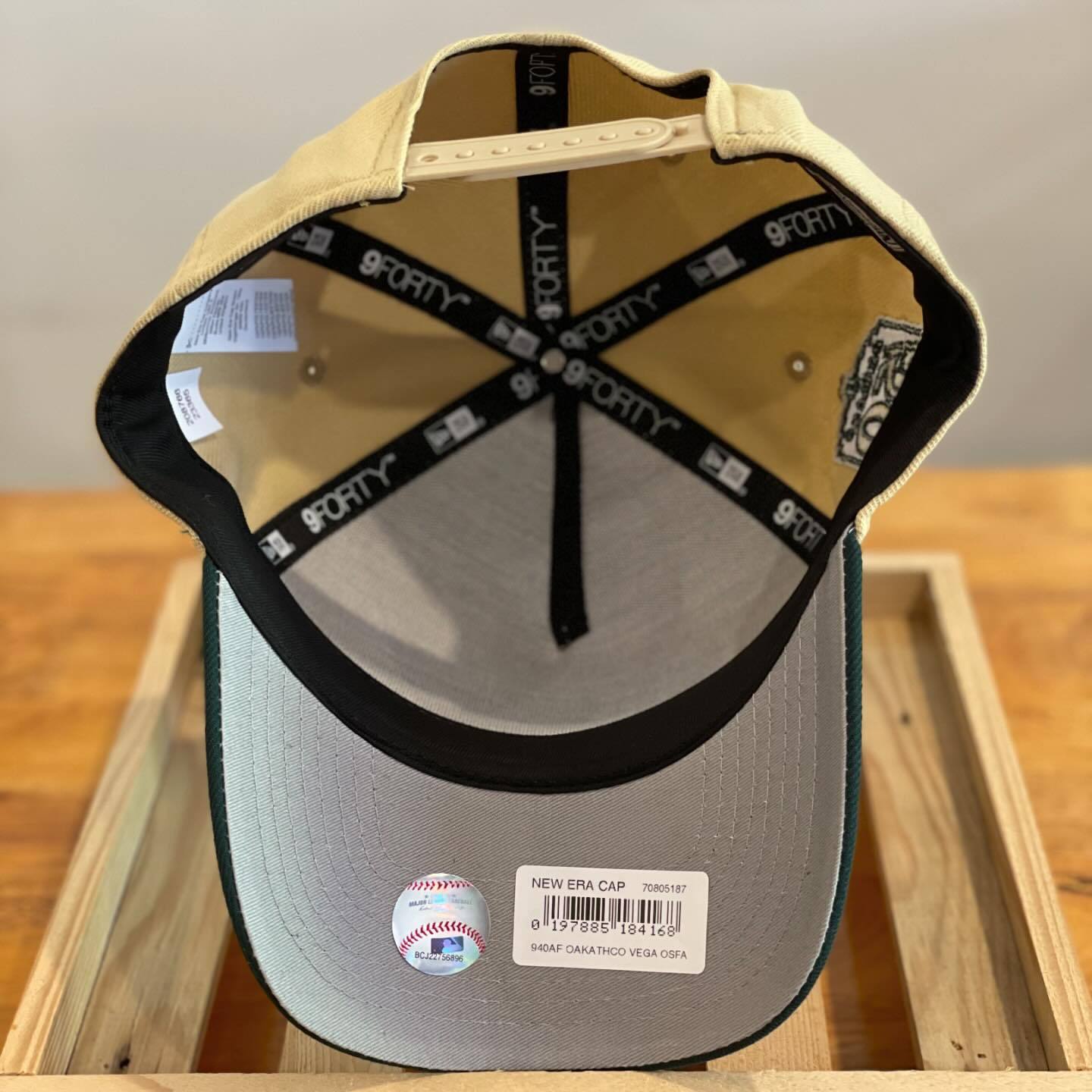 NEW ERA  ATHLETICS RICKEY HENDERSON FIELD VEGAS GOLD TWO TONE 9FORTY A FRAME SNAPBACK HAT