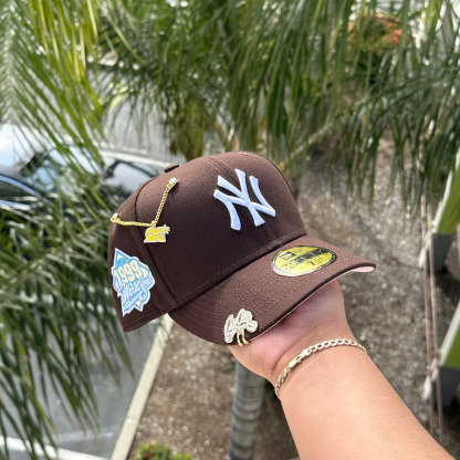 NEW ERA  59FIFTY BROWN/ 1999 WORLD SERIES PATCH