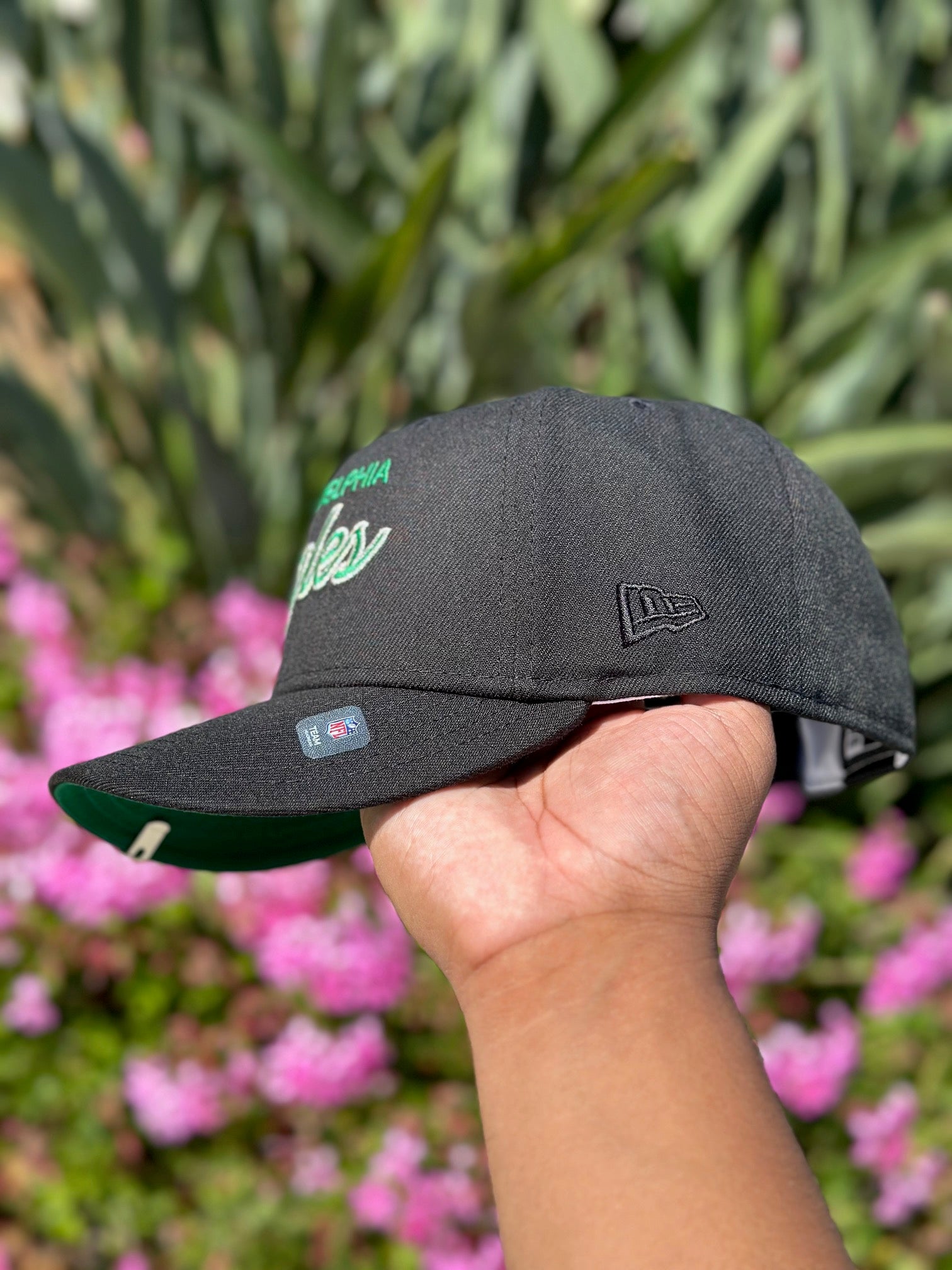 NEW ERA EXCLUSIVE 59FIFTY BLACK PHILADELPHIA EAGLES SCRIPT W/ NFL LOGO SIDE PATCH