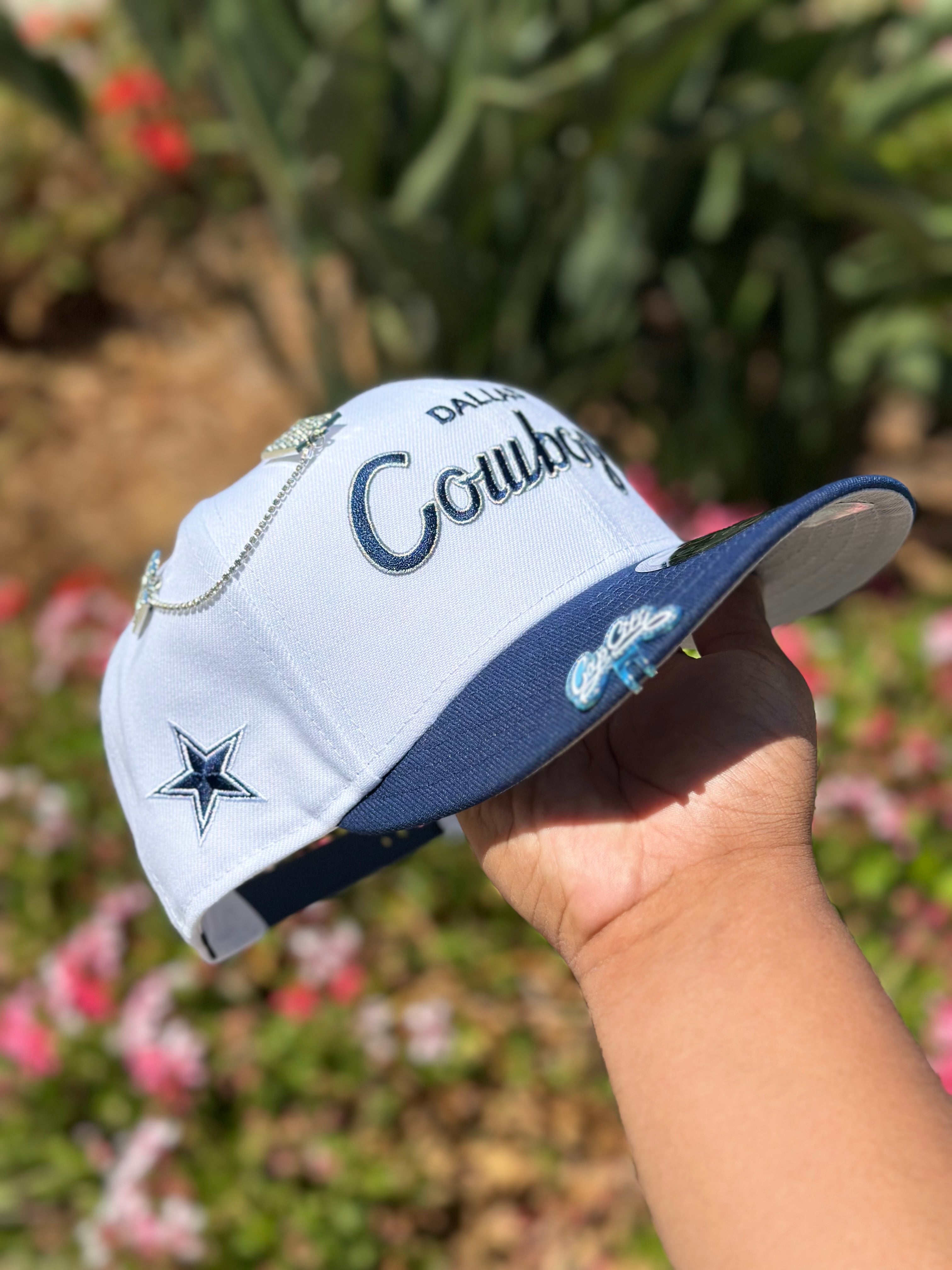NEW ERA EXCLUSIVE 9FIFTY WHITE/NAVY DALLAS COWBOYS SCRIPT W/ TEAM LOGO SIDE PATCH SNAPBACK