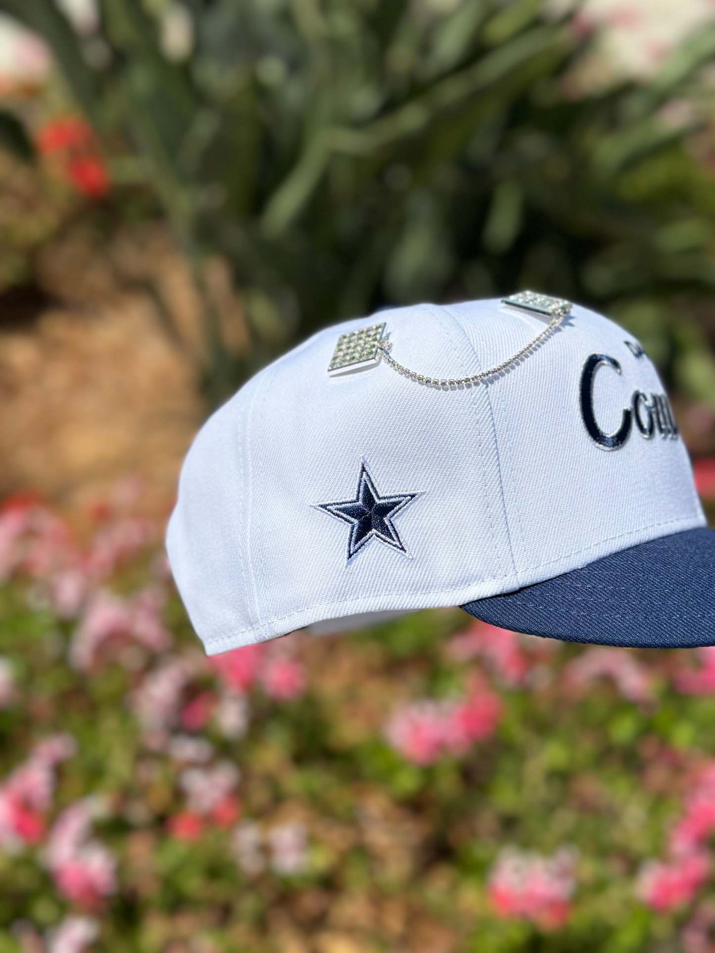 NEW ERA EXCLUSIVE 9FIFTY WHITE/NAVY DALLAS COWBOYS SCRIPT W/ TEAM LOGO SIDE PATCH SNAPBACK