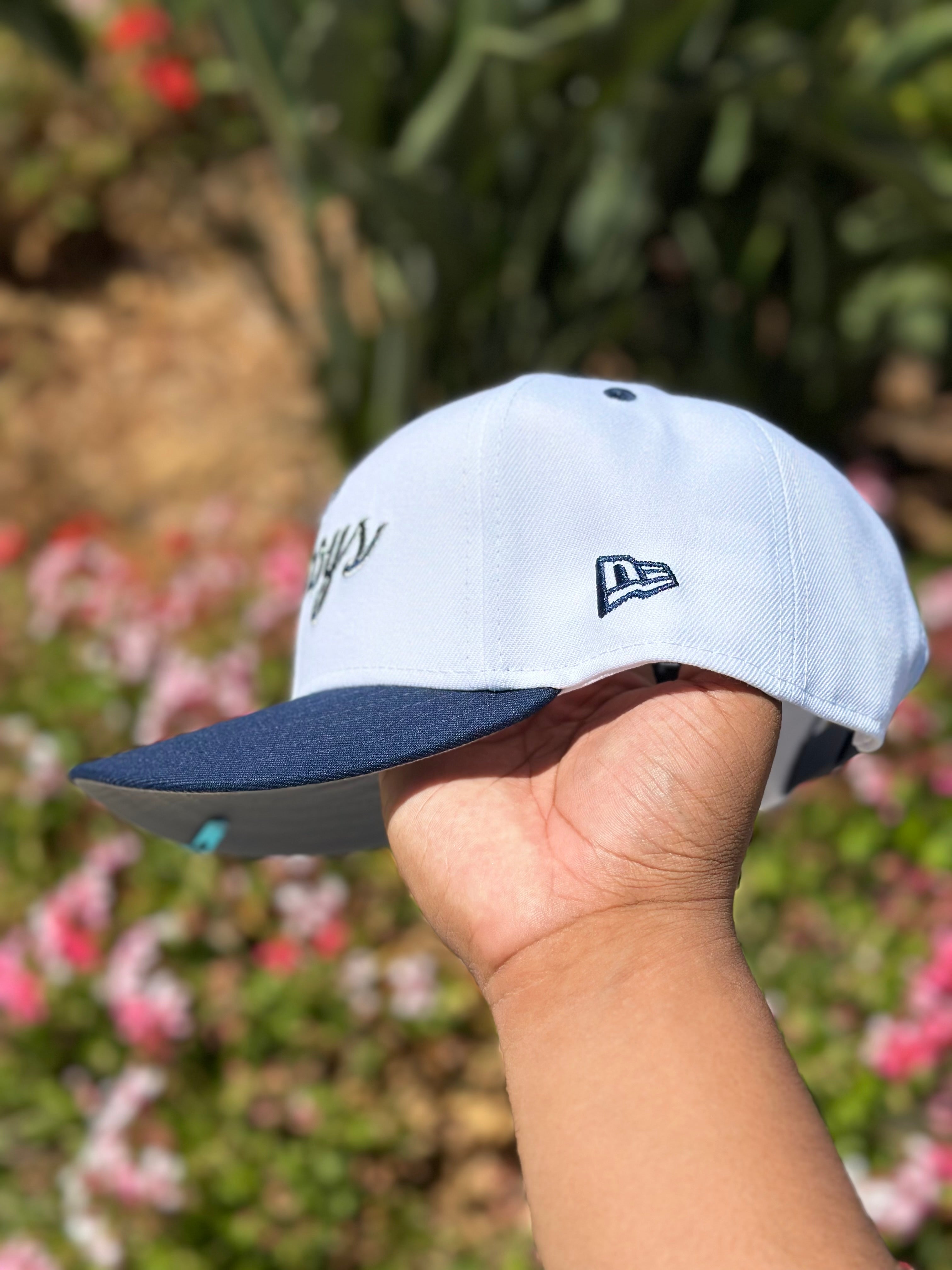 NEW ERA EXCLUSIVE 9FIFTY WHITE/NAVY DALLAS COWBOYS SCRIPT W/ TEAM LOGO SIDE PATCH SNAPBACK