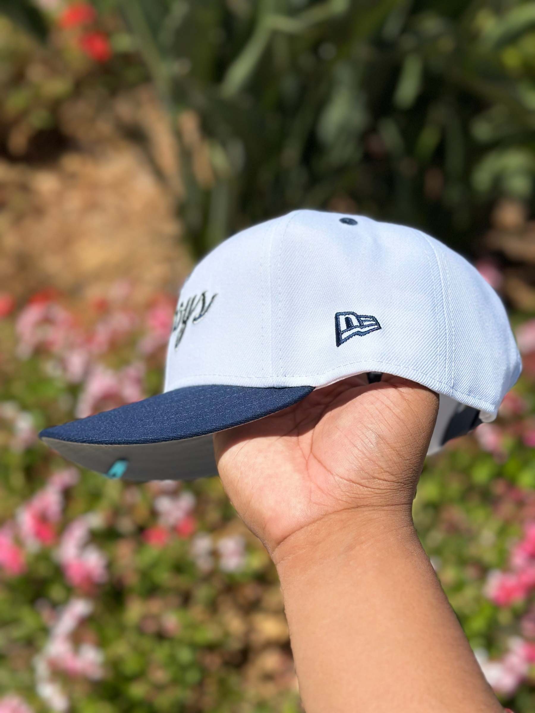 NEW ERA EXCLUSIVE 9FIFTY WHITE/NAVY DALLAS COWBOYS SCRIPT W/ TEAM LOGO SIDE PATCH SNAPBACK