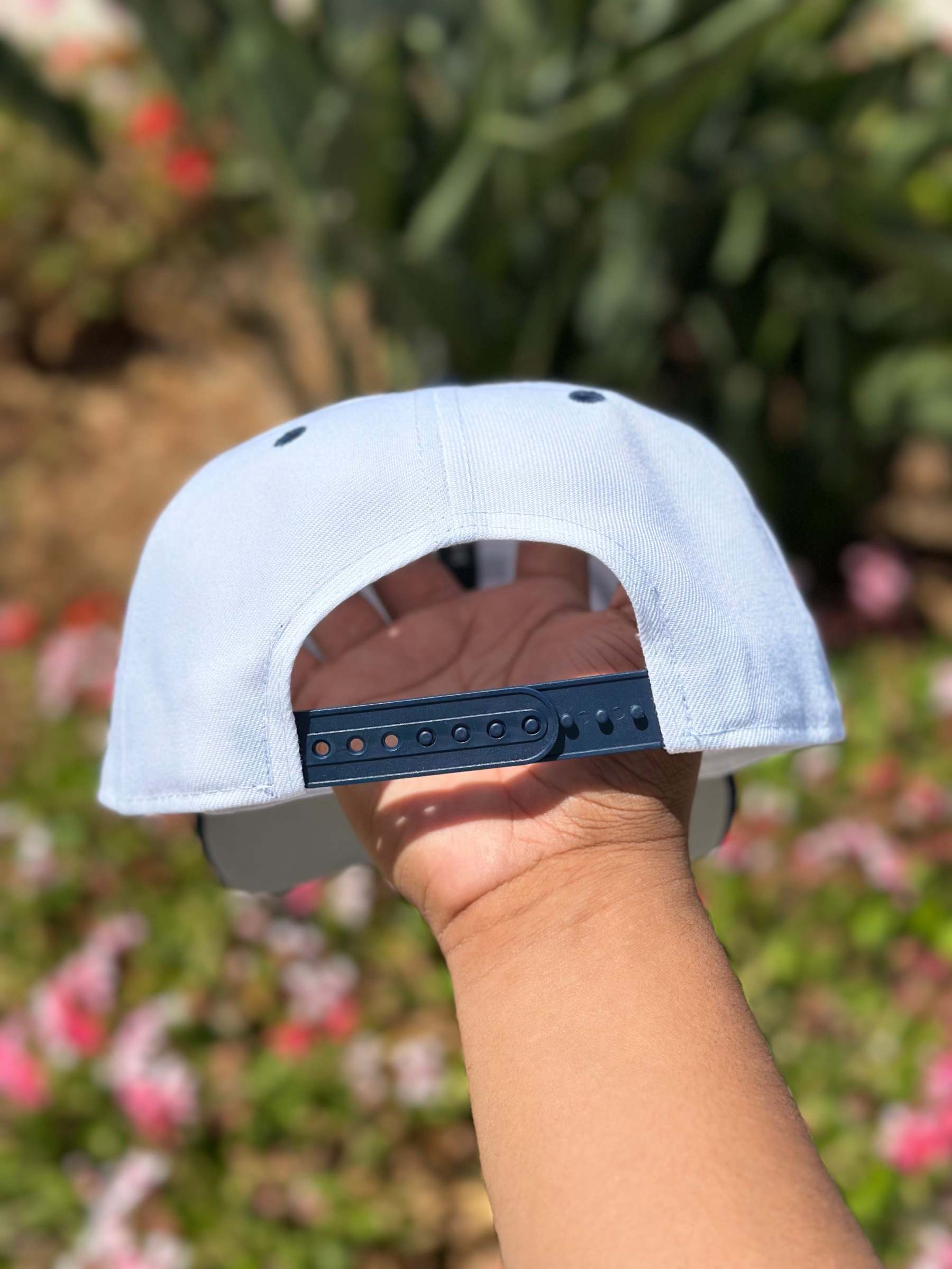 NEW ERA EXCLUSIVE 9FIFTY WHITE/NAVY DALLAS COWBOYS SCRIPT W/ TEAM LOGO SIDE PATCH SNAPBACK