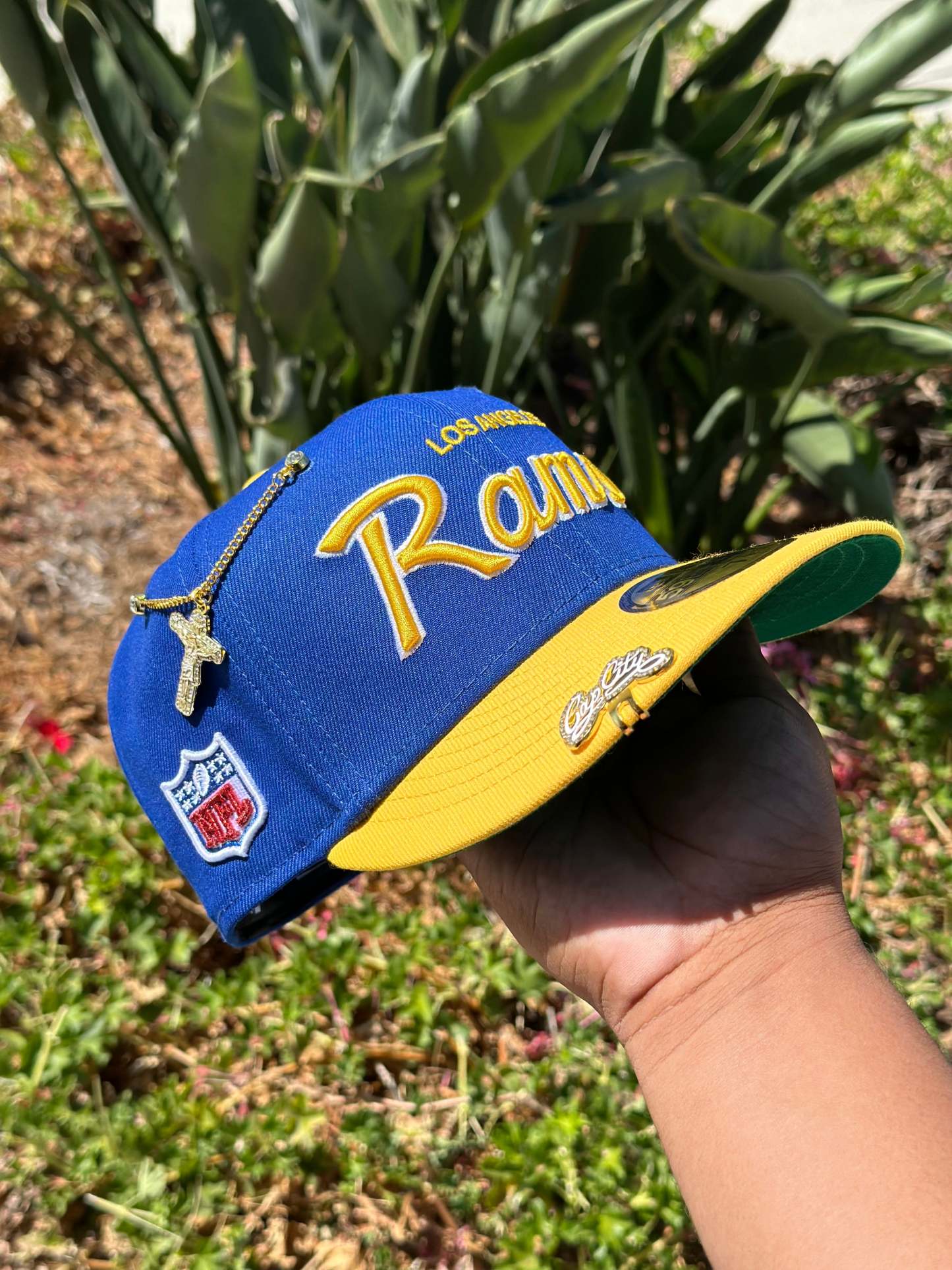 NEW ERA EXCLUSIVE 59FIFTY BLUE/YELLOW LOS ANGELES RAMS SCRIPT W/ NFL LOGO SIDE PATCH