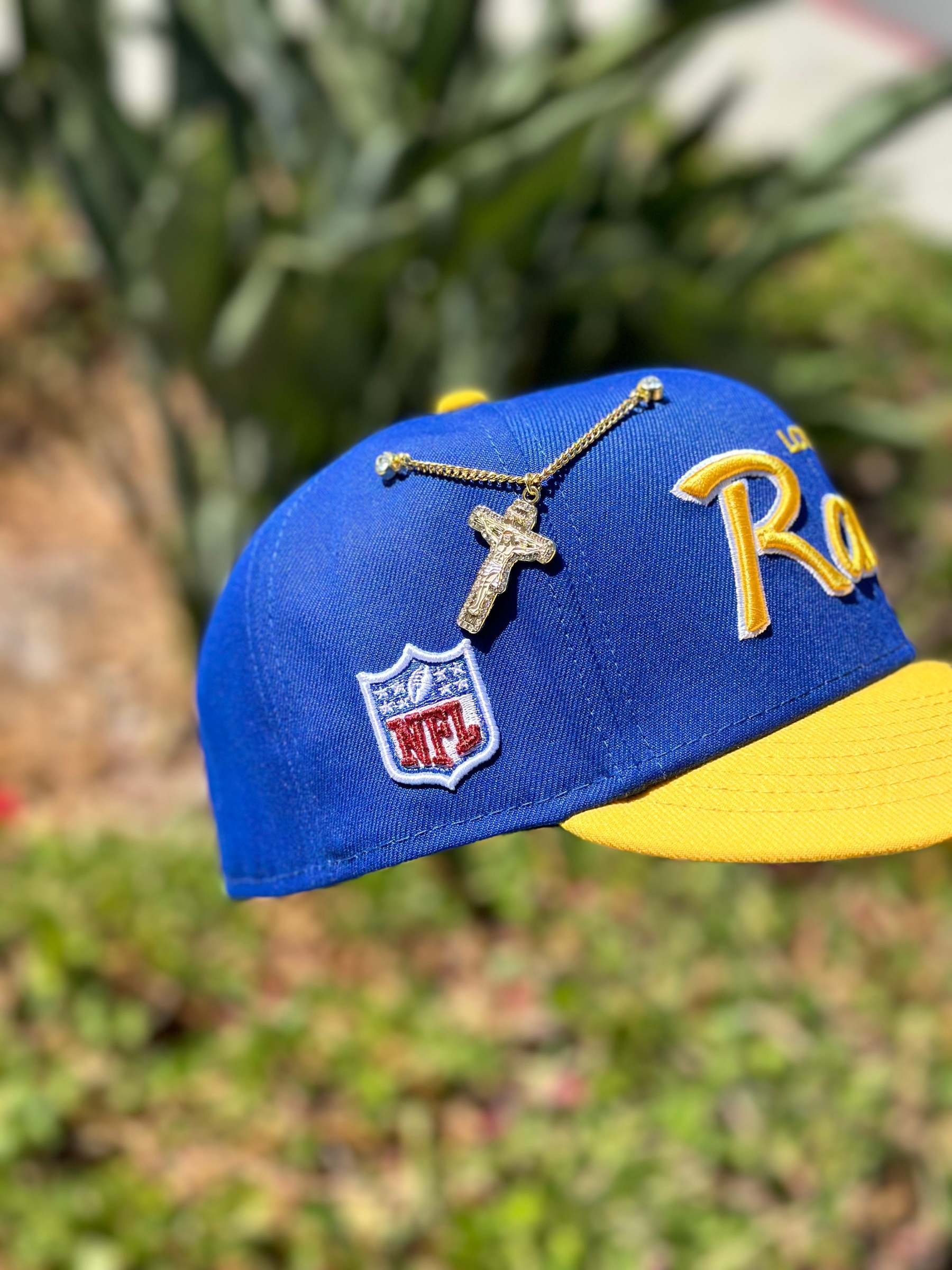 NEW ERA EXCLUSIVE 59FIFTY BLUE/YELLOW LOS ANGELES RAMS SCRIPT W/ NFL LOGO SIDE PATCH
