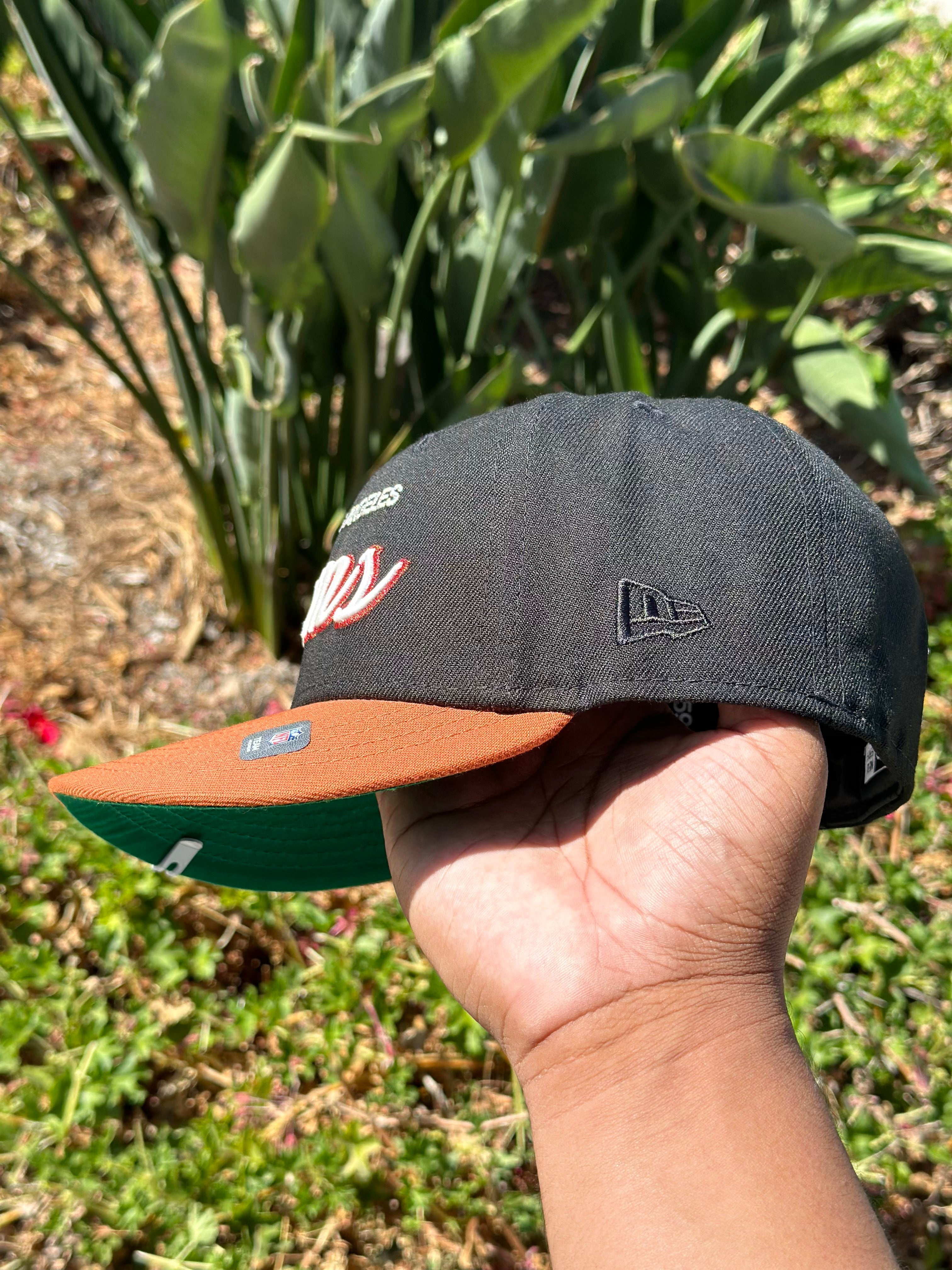 NEW ERA EXCLUSIVE 59FIFTY BLACK/RUST LOS ANGELES RAMS SCRIPT W/ NFL LOGO PATCH