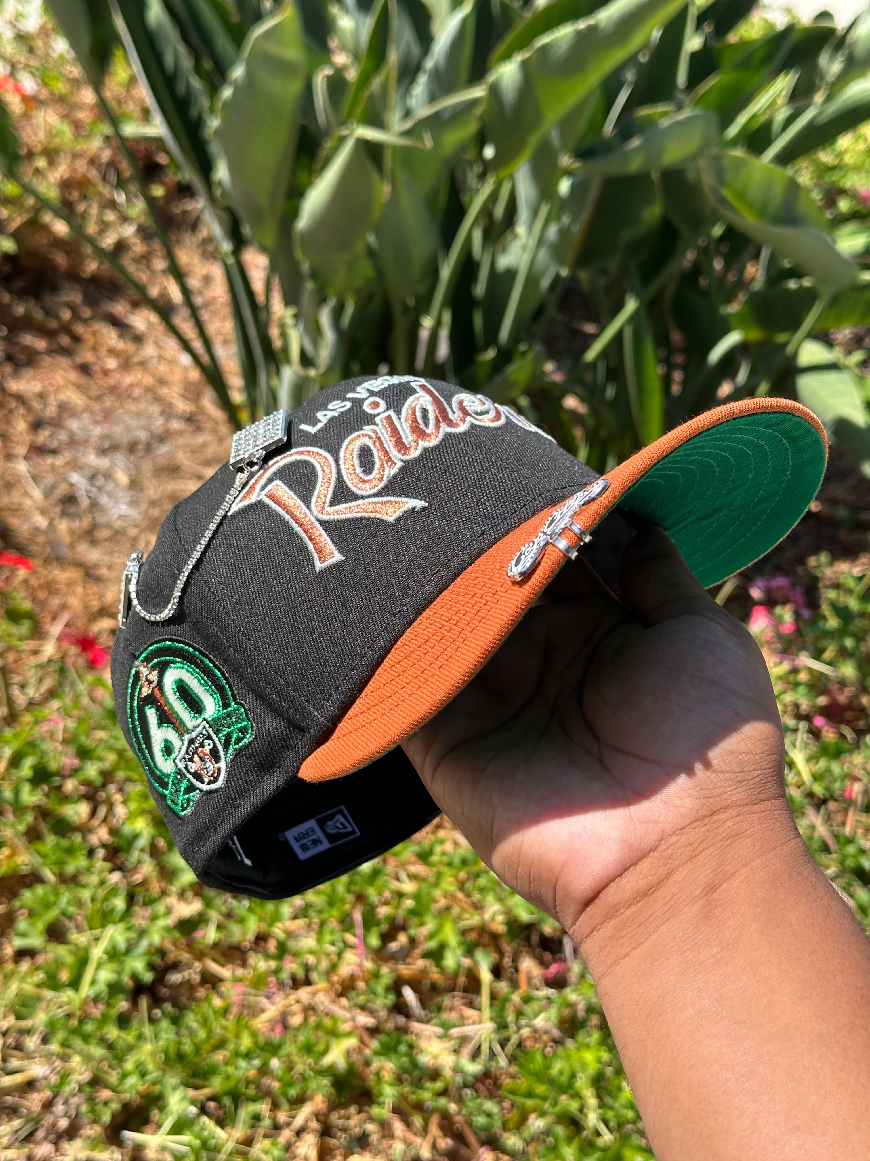 NEW ERA EXCLUSIVE 59FIFTY BLACK/RUST LAS VEGAS RAIDERS SCRIPT W/ 60TH ANNIVERSARY SIDE PATCH