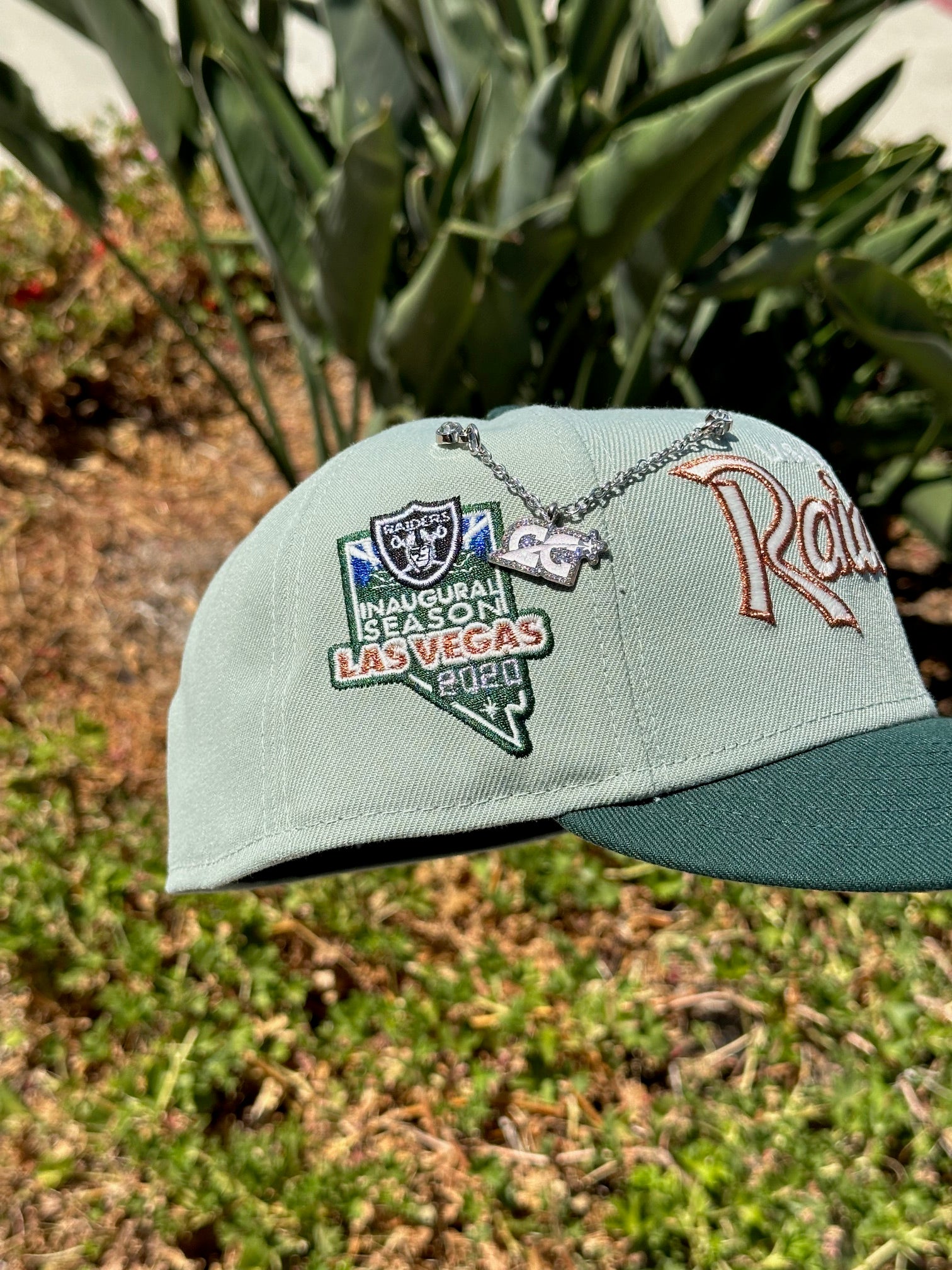 NEW ERA EXCLUSIVE 59FIFTY MINT/EMERALD GREEN LAS VEGAS RAIDERS SCRIPT W/ INAUGRAUL SEASON SIDE PATCH