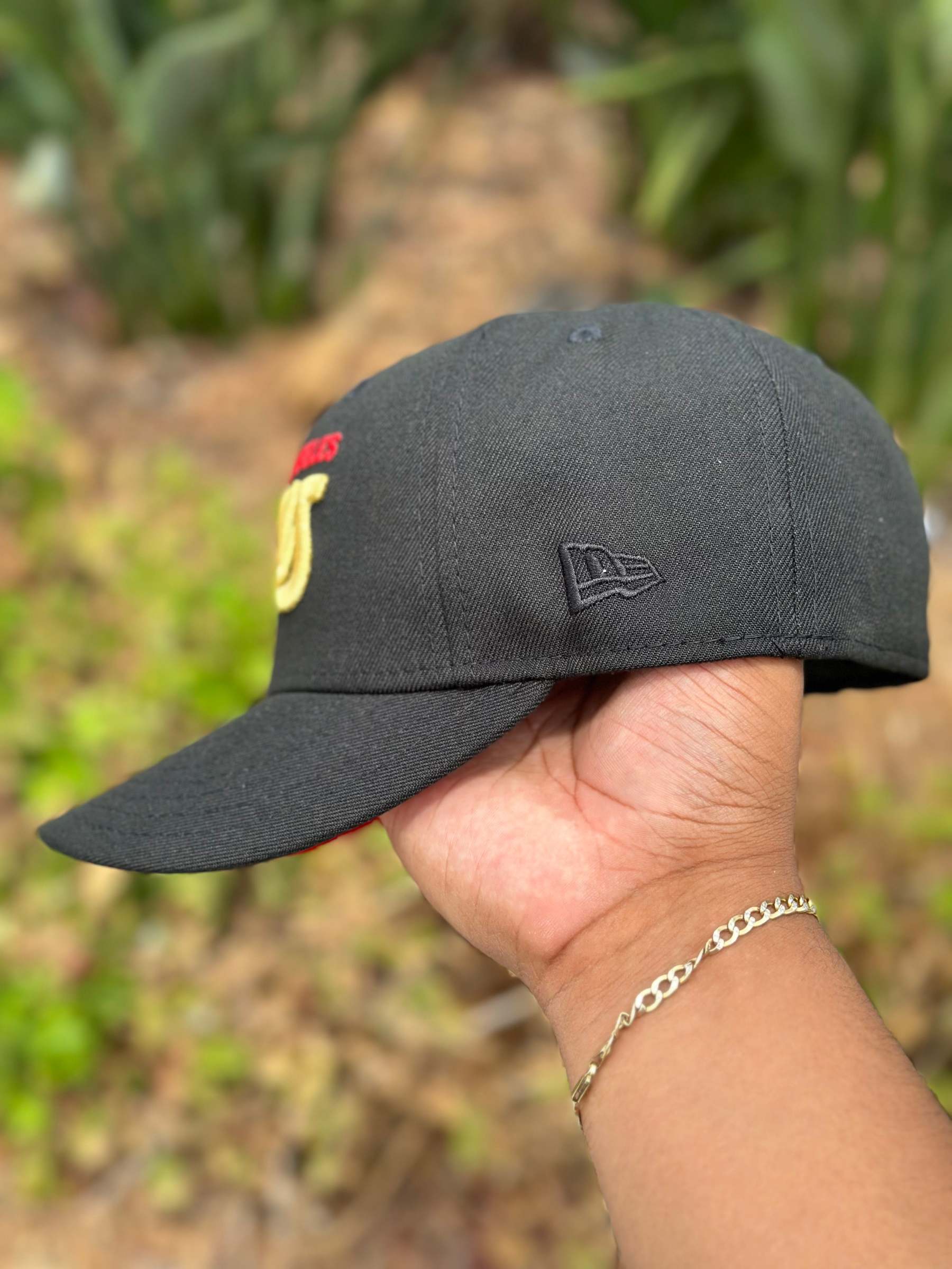 NEW ERA EXCLUSIVE 59FIFTY BLACK LOS ANGLES RAMS SCRIPT W/ 75TH ANNIVERSARY SIDE PATCH