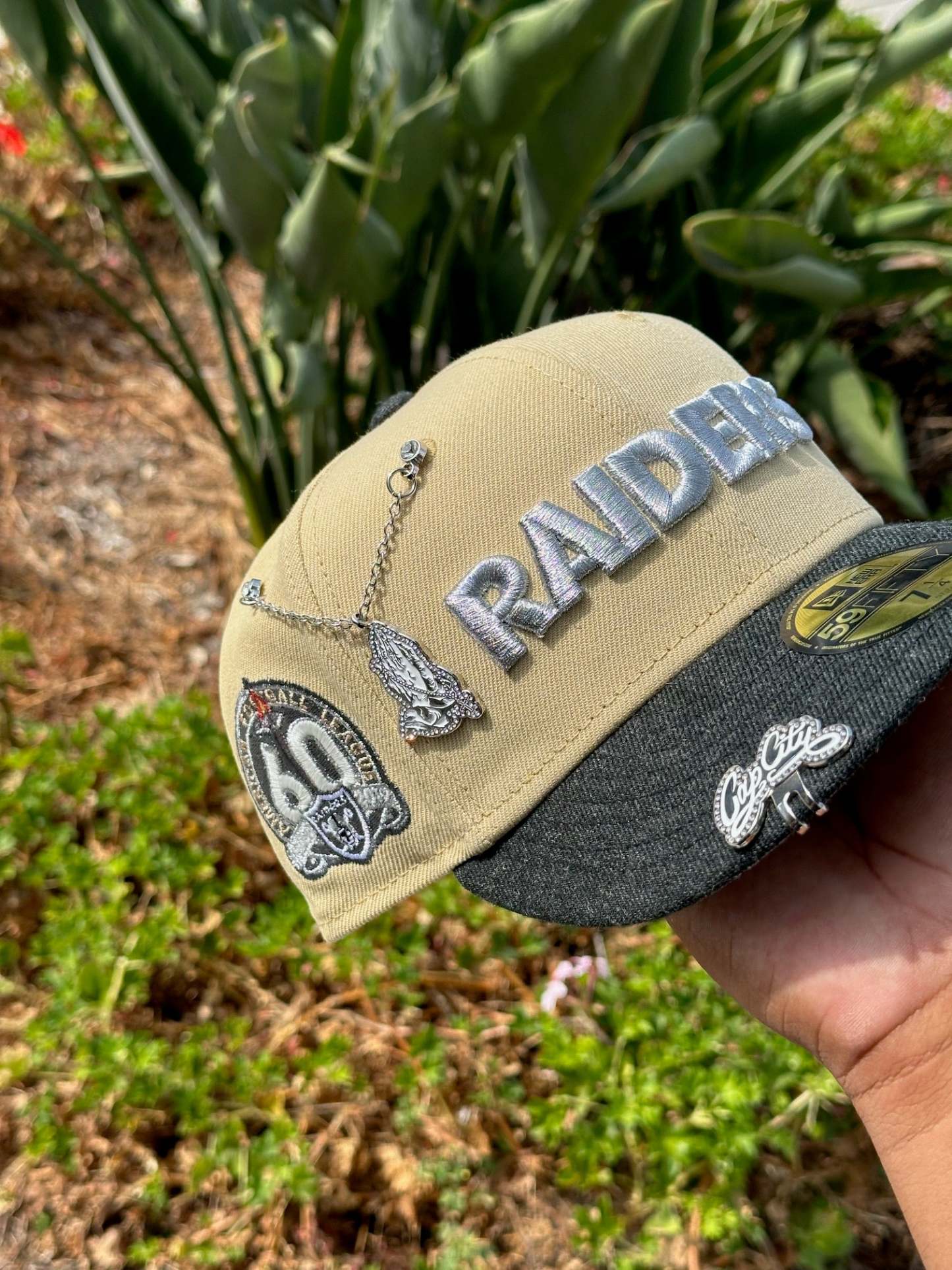 NEW ERA EXCLUSIVE 59FIFTY VEGAS GOLD/GREY WOOL LAS VEGAS RAIDERS W/ 60TH ANNIVERSARY SIDE PATCH