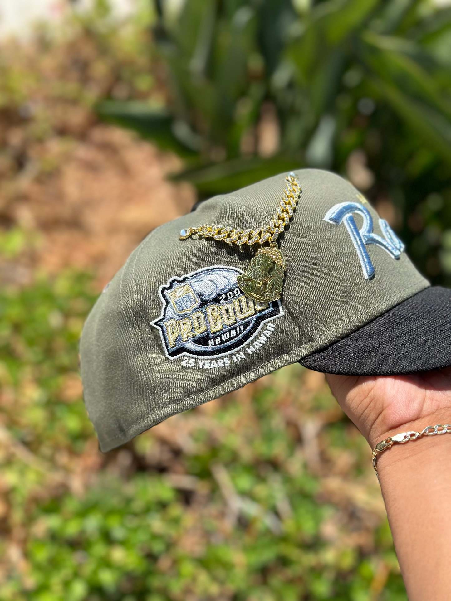 NEW ERA EXCLUSIVE 59FIFTY OLIVE GREEN/BLACK LOS ANGLES RAMS SCRIPT W/ 2004 PRO BOWL SIDE PATCH