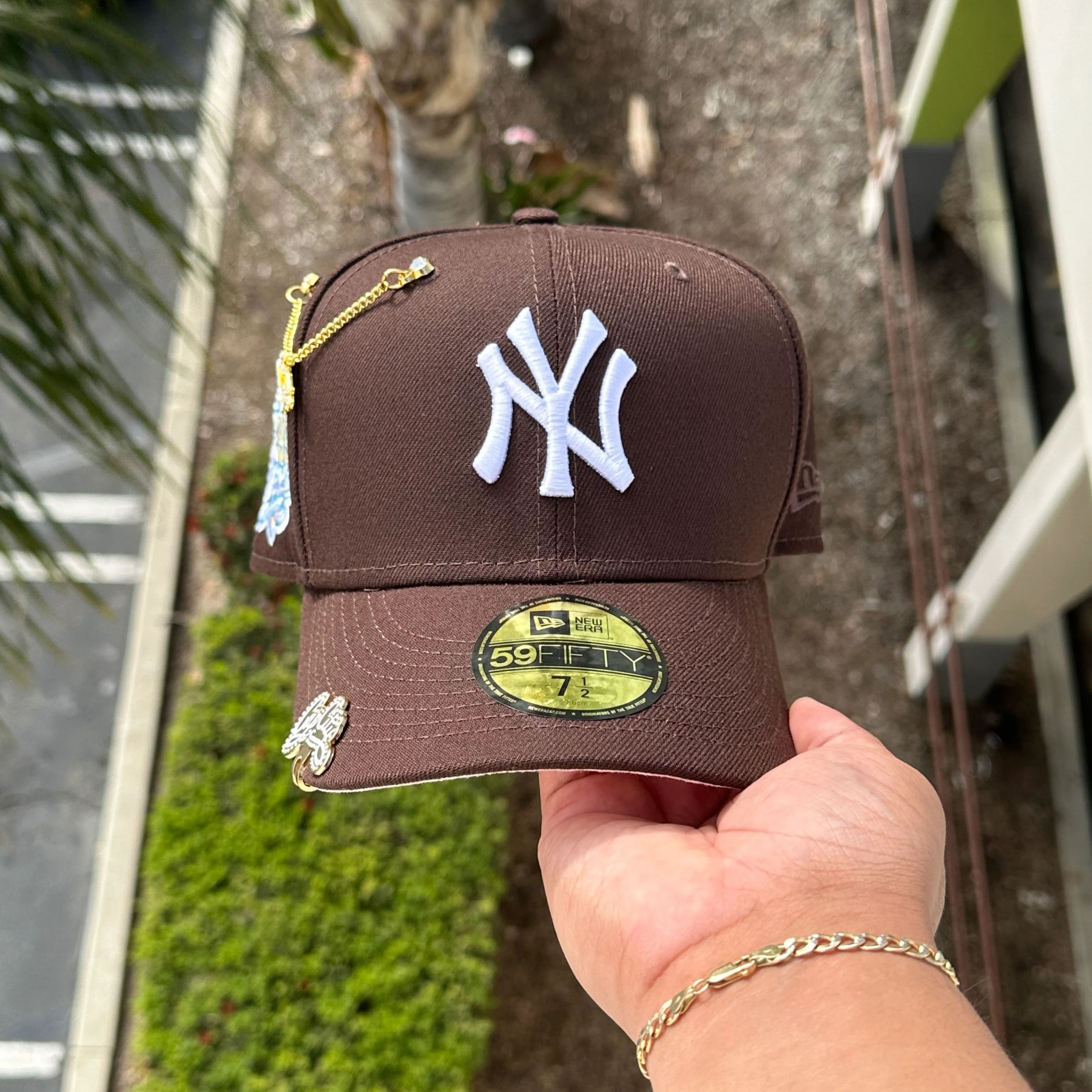 NEW ERA  59FIFTY BROWN/ 1999 WORLD SERIES PATCH