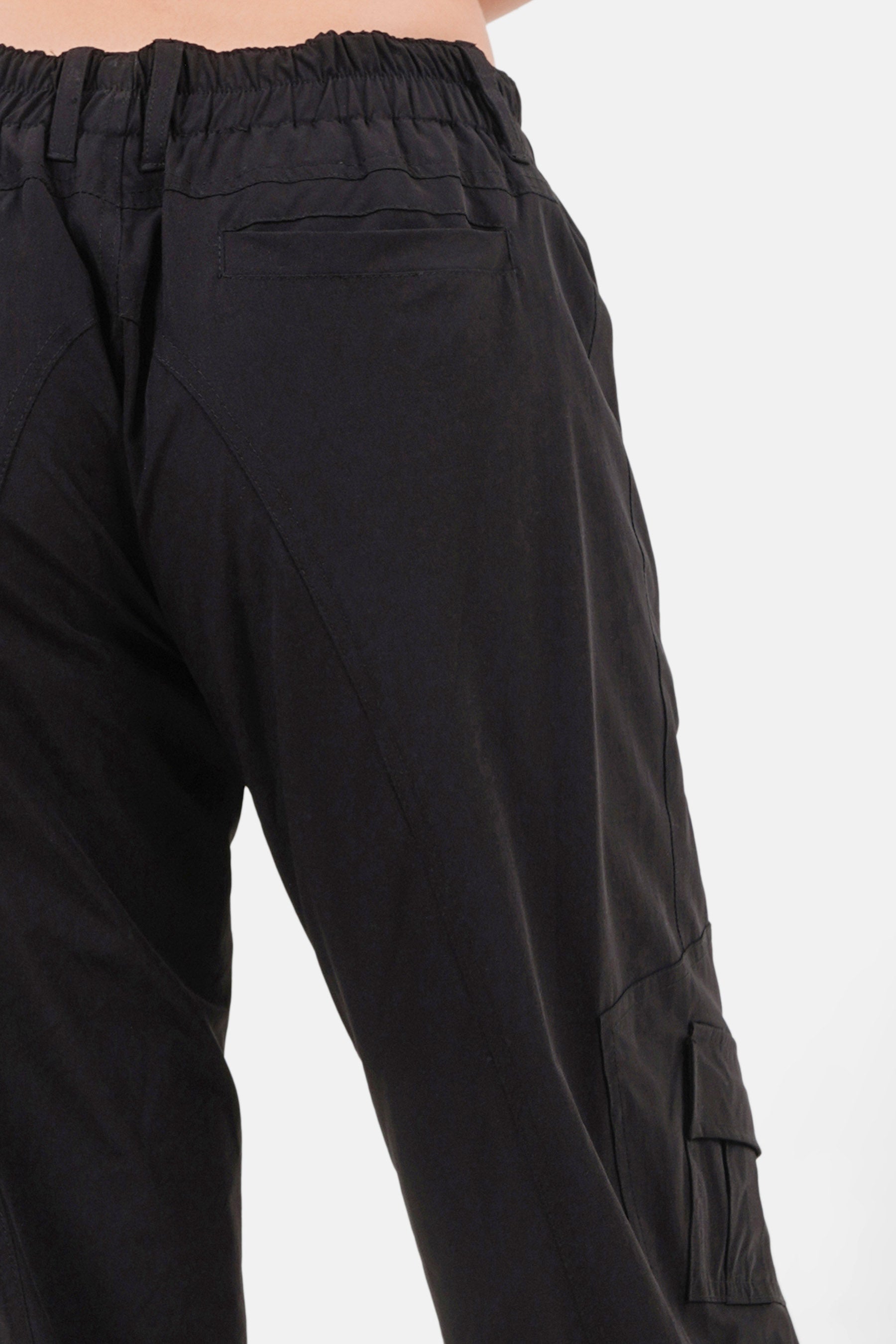 Fluid lined cargo pants Black