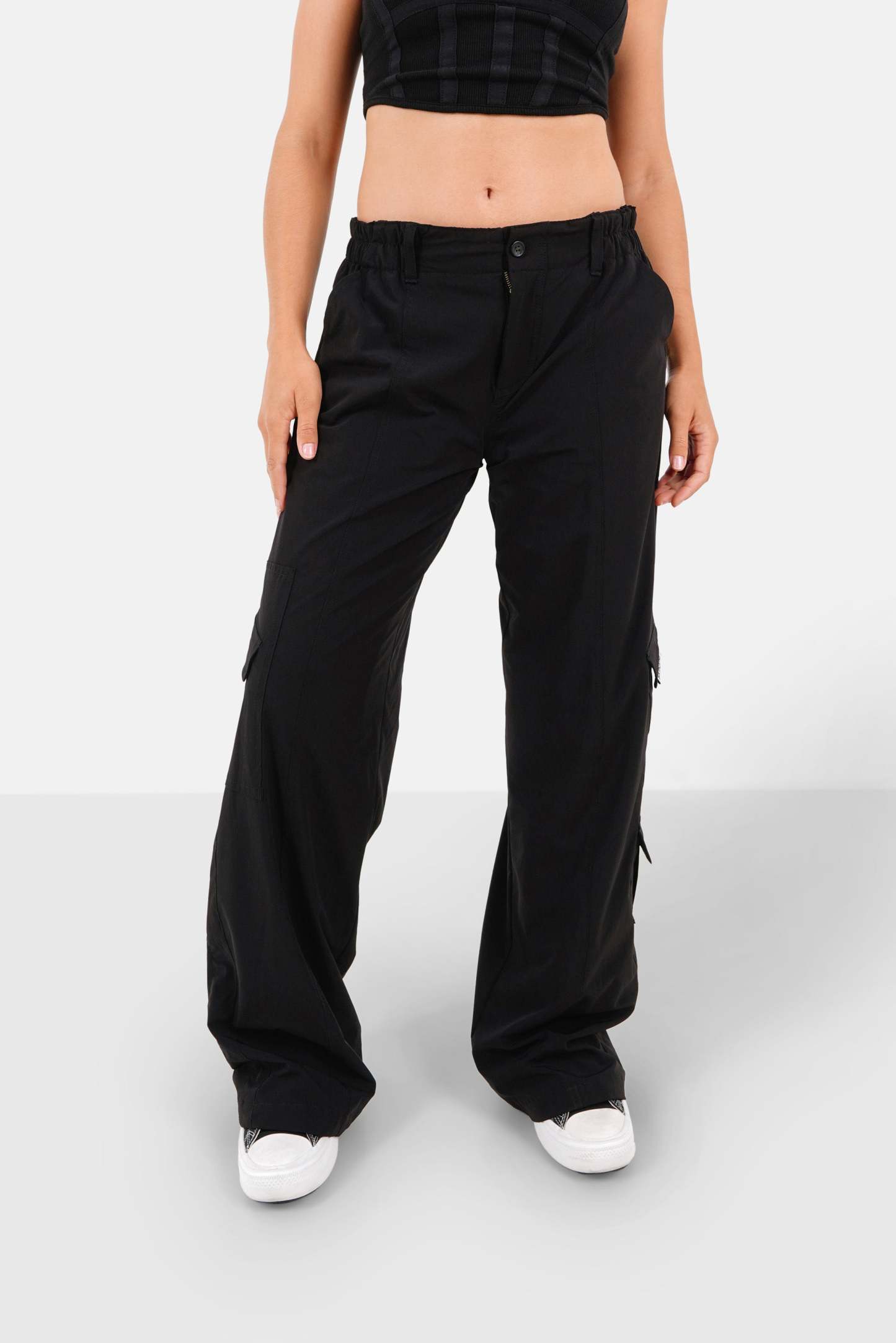 Fluid lined cargo pants Black
