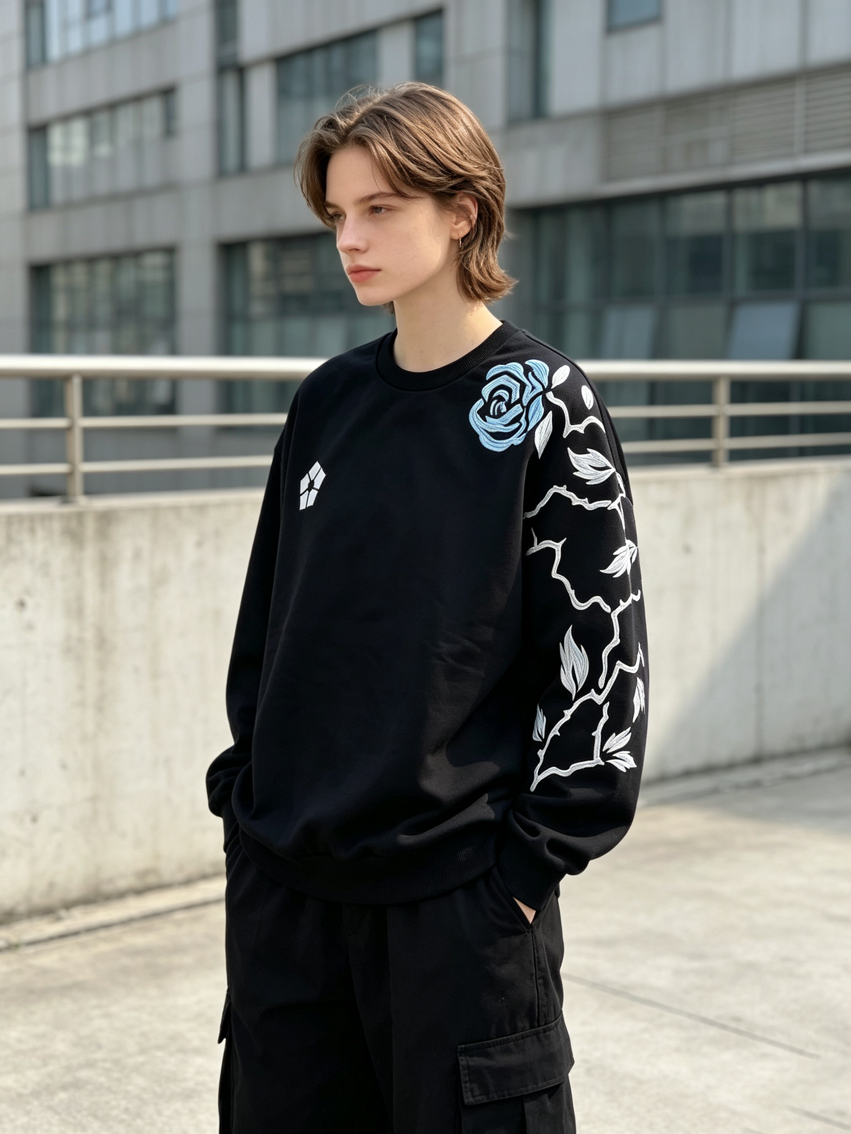 ROYAL EMBLEM CREWNECK