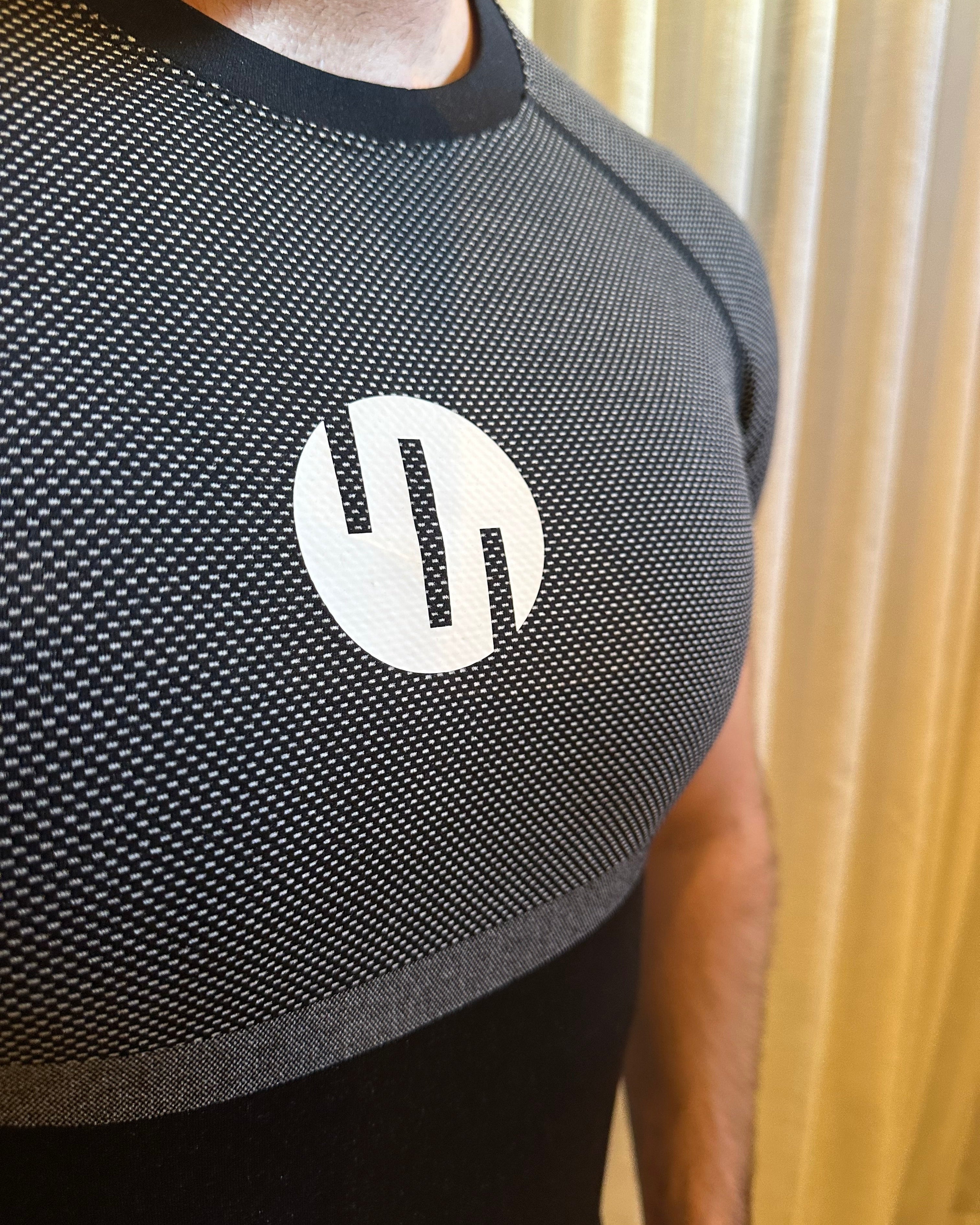 SEAMLESS COMPRESSION SHIRT