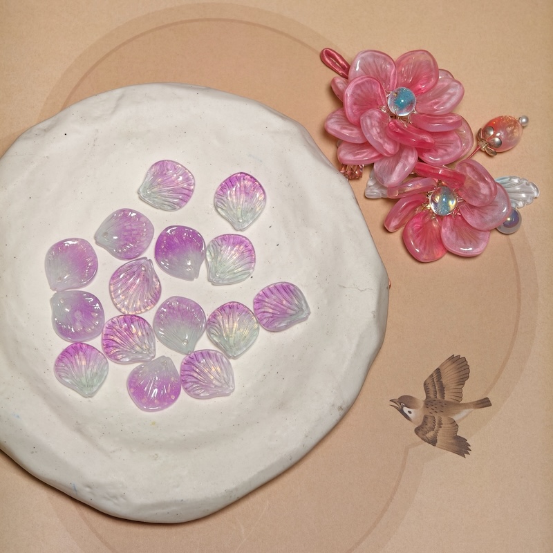 Glass petal deposit