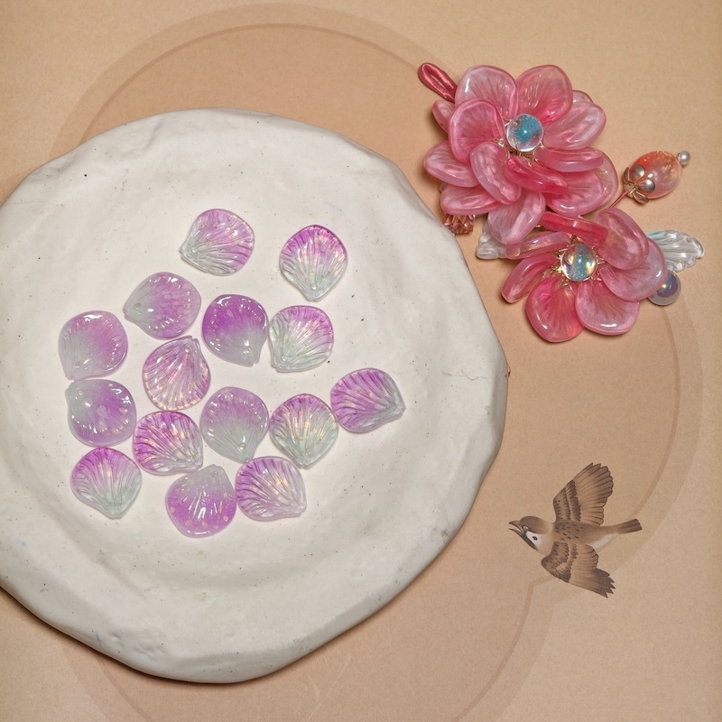 Glass petal deposit