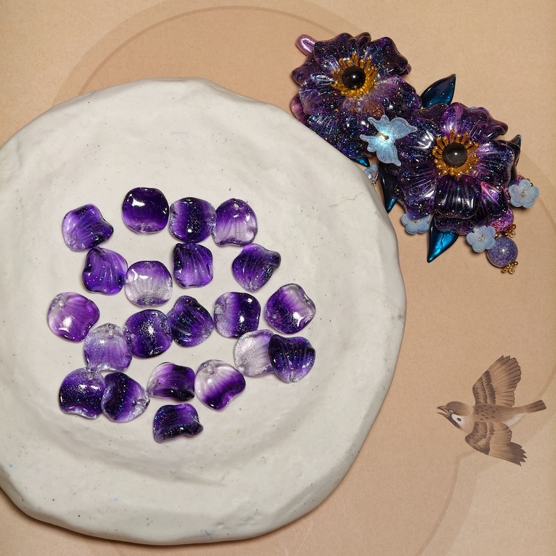 Glass petal deposit