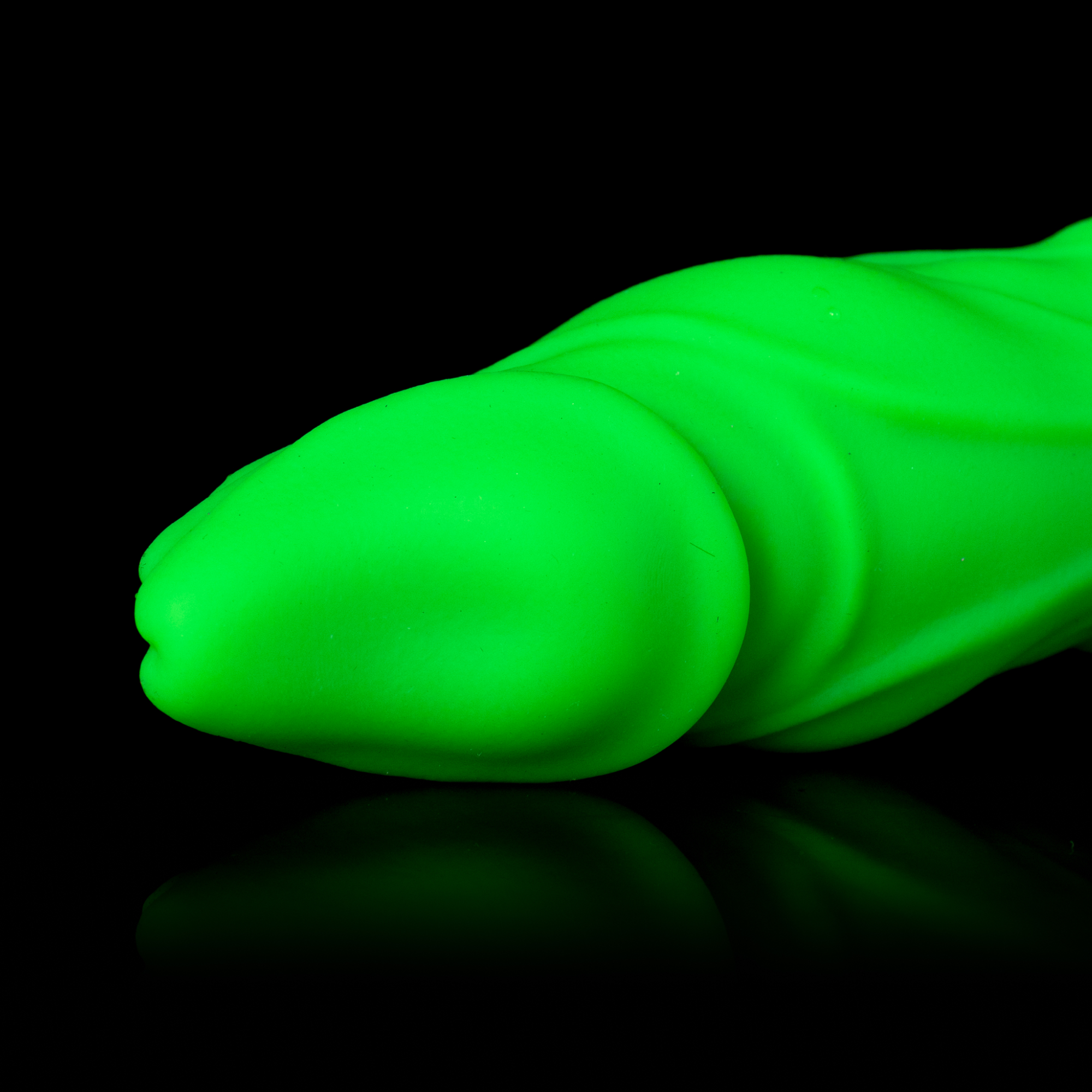 Glow Tyrant - Segmented Extra-Long Bioluminescent Alien Dildo | Korym