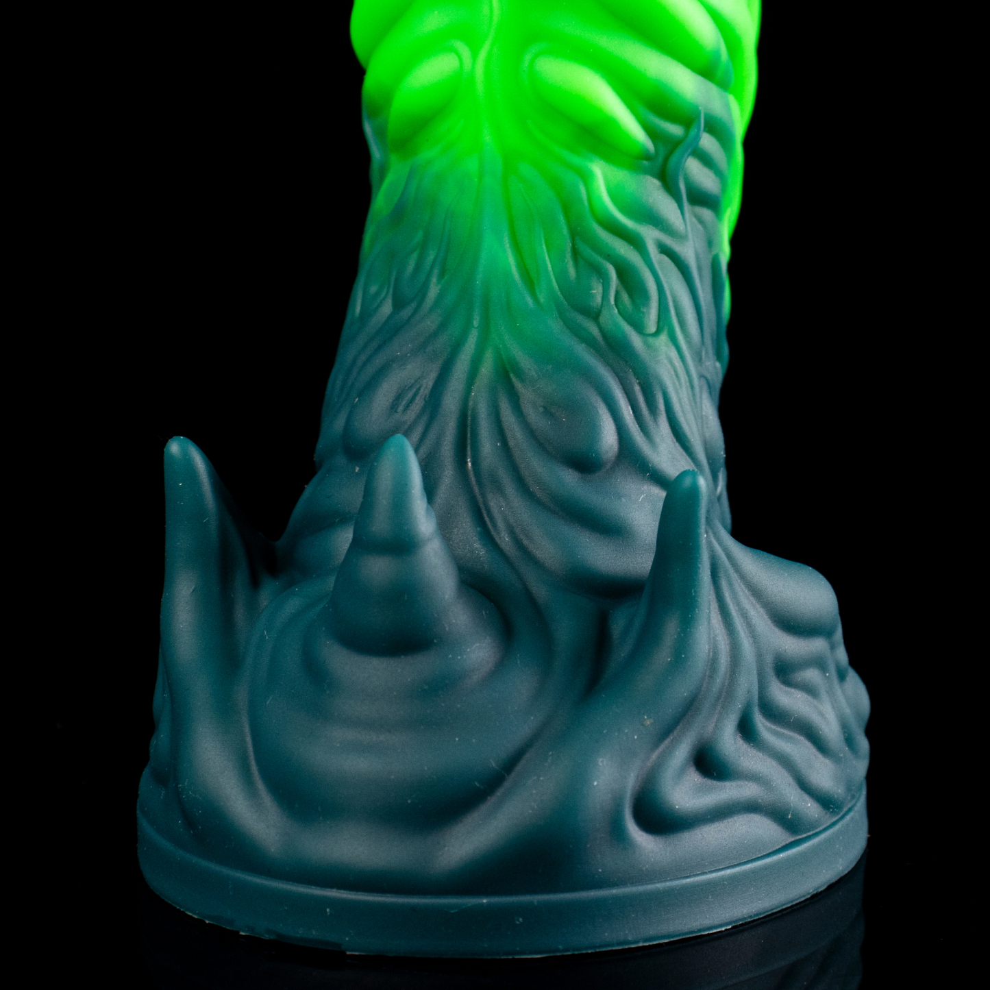 Glow Predator - Spiral Ribbed Bioluminescent Alien Dildo | Korym