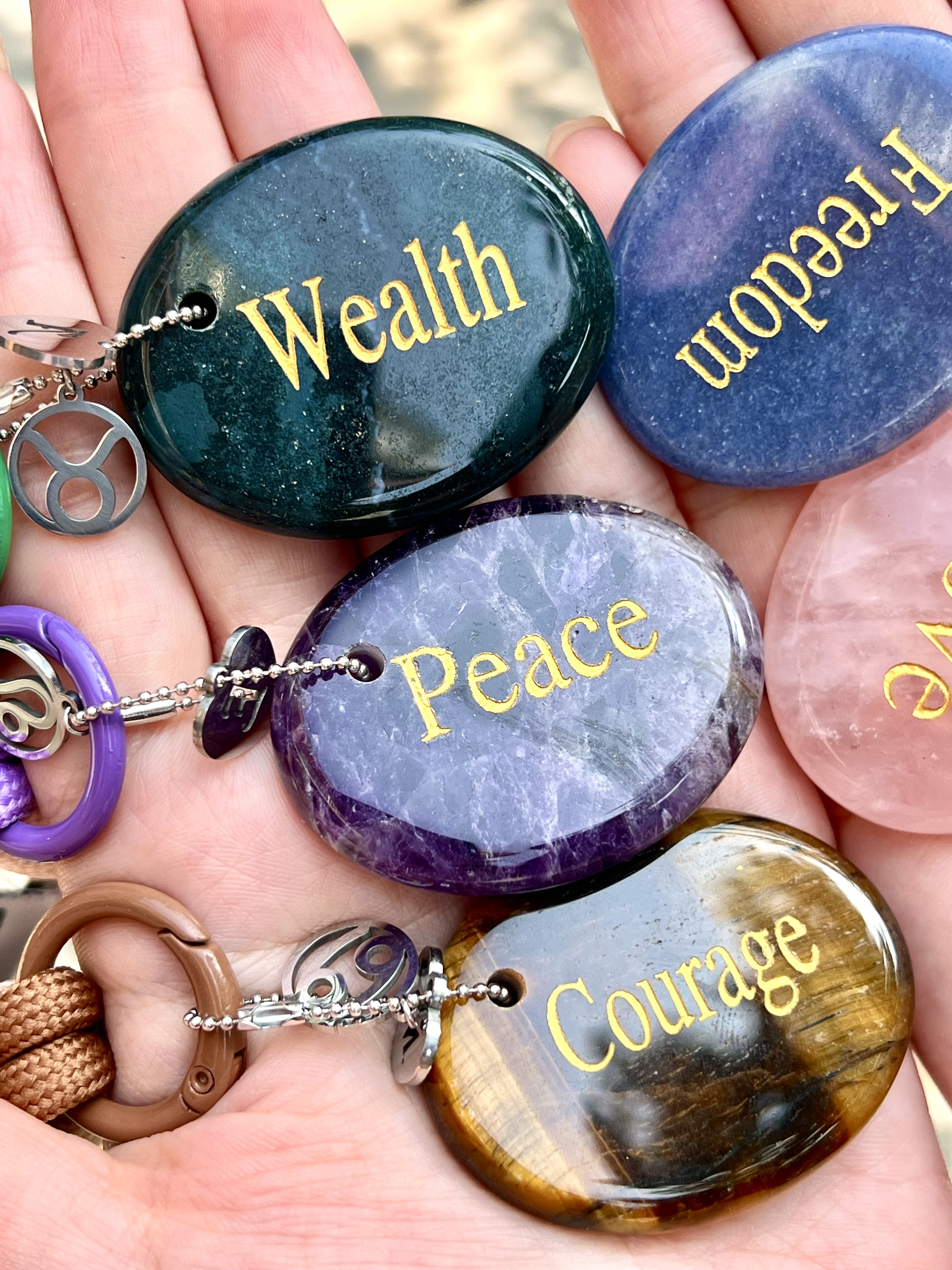 【Customizable】Palm Stone Energy Pendant