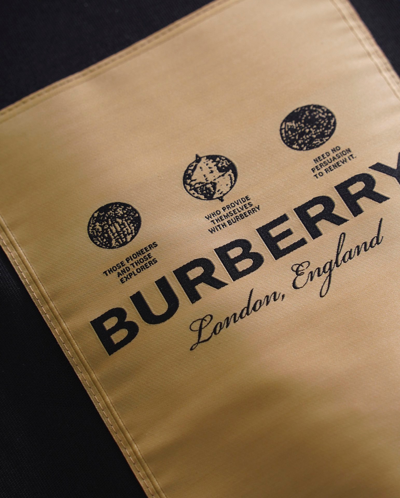 BB Round neck short sleeves with logo appliqué on the chest