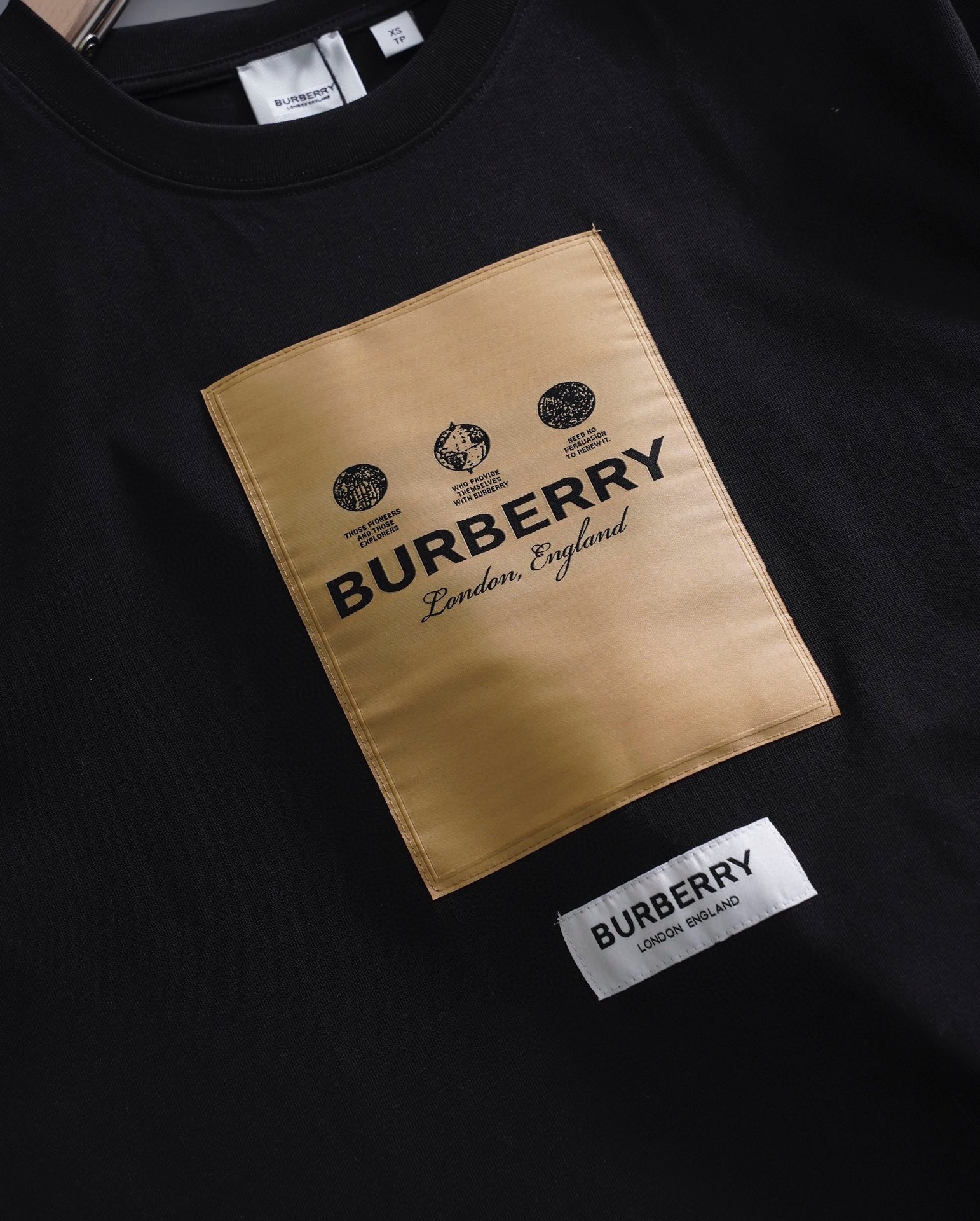 BB Round neck short sleeves with logo appliqué on the chest