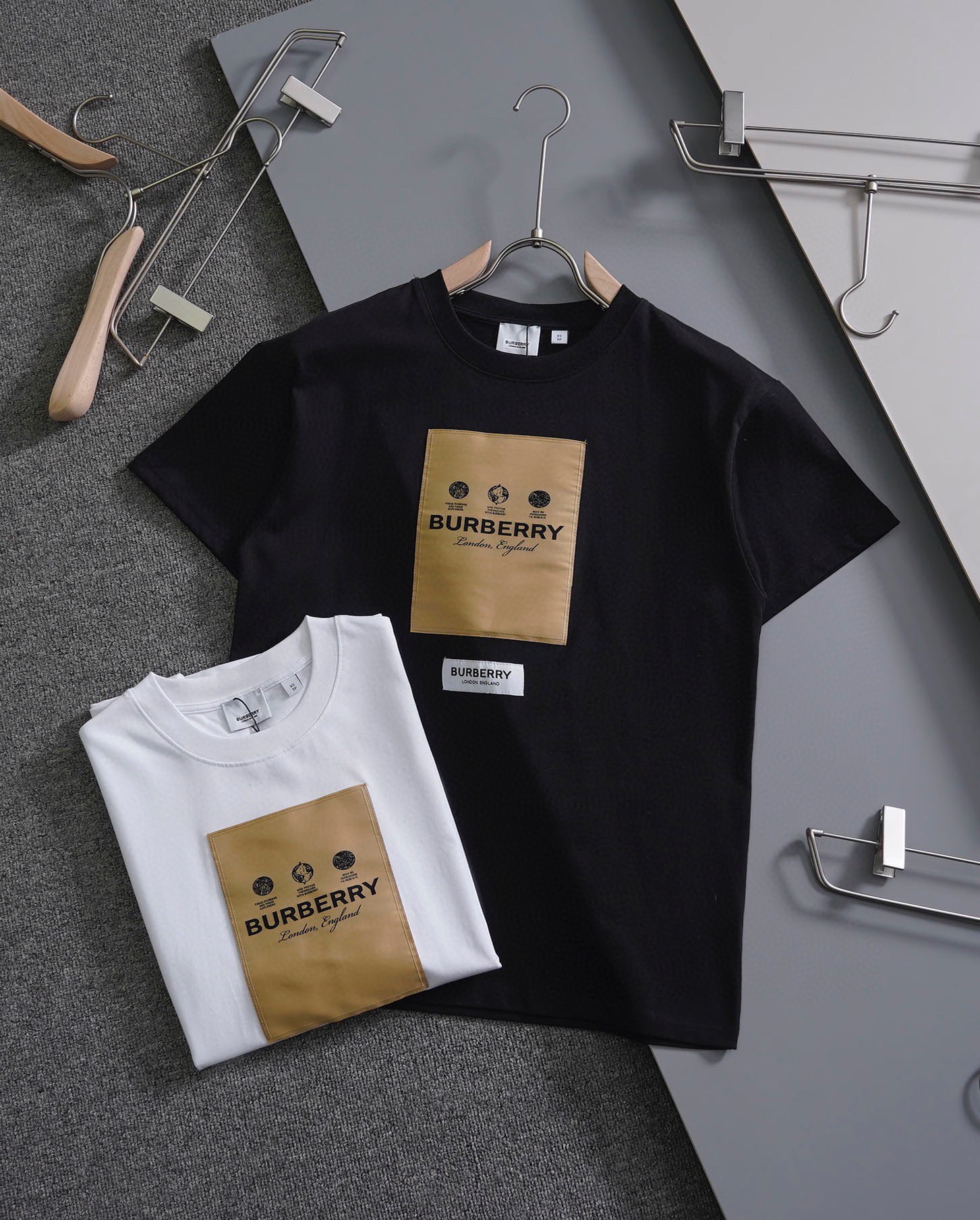 BB Round neck short sleeves with logo appliqué on the chest