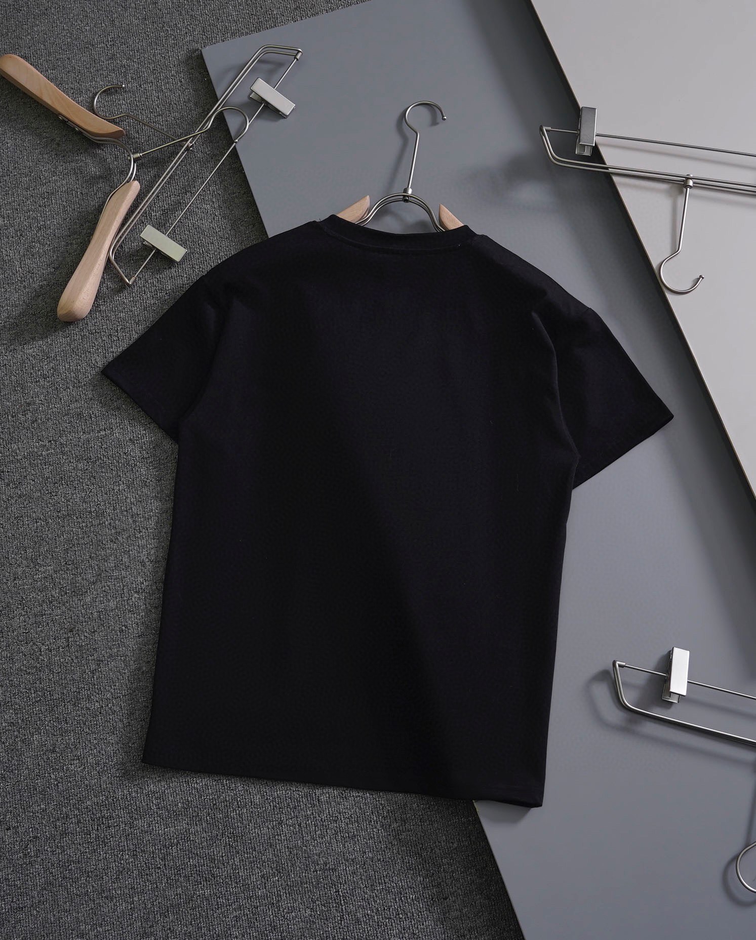 BB Round neck short sleeves with logo appliqué on the chest