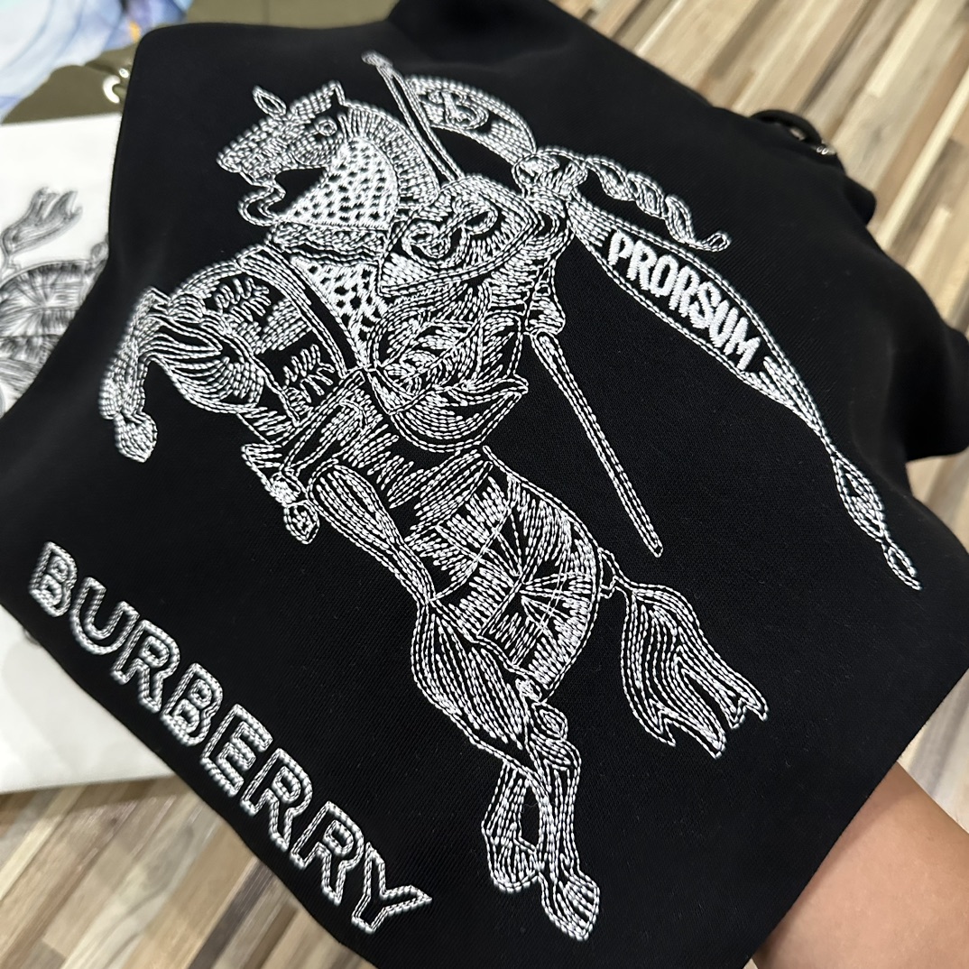 BB war horse sweatshirt with BB lettering embroidery on the chest man and women hoodies