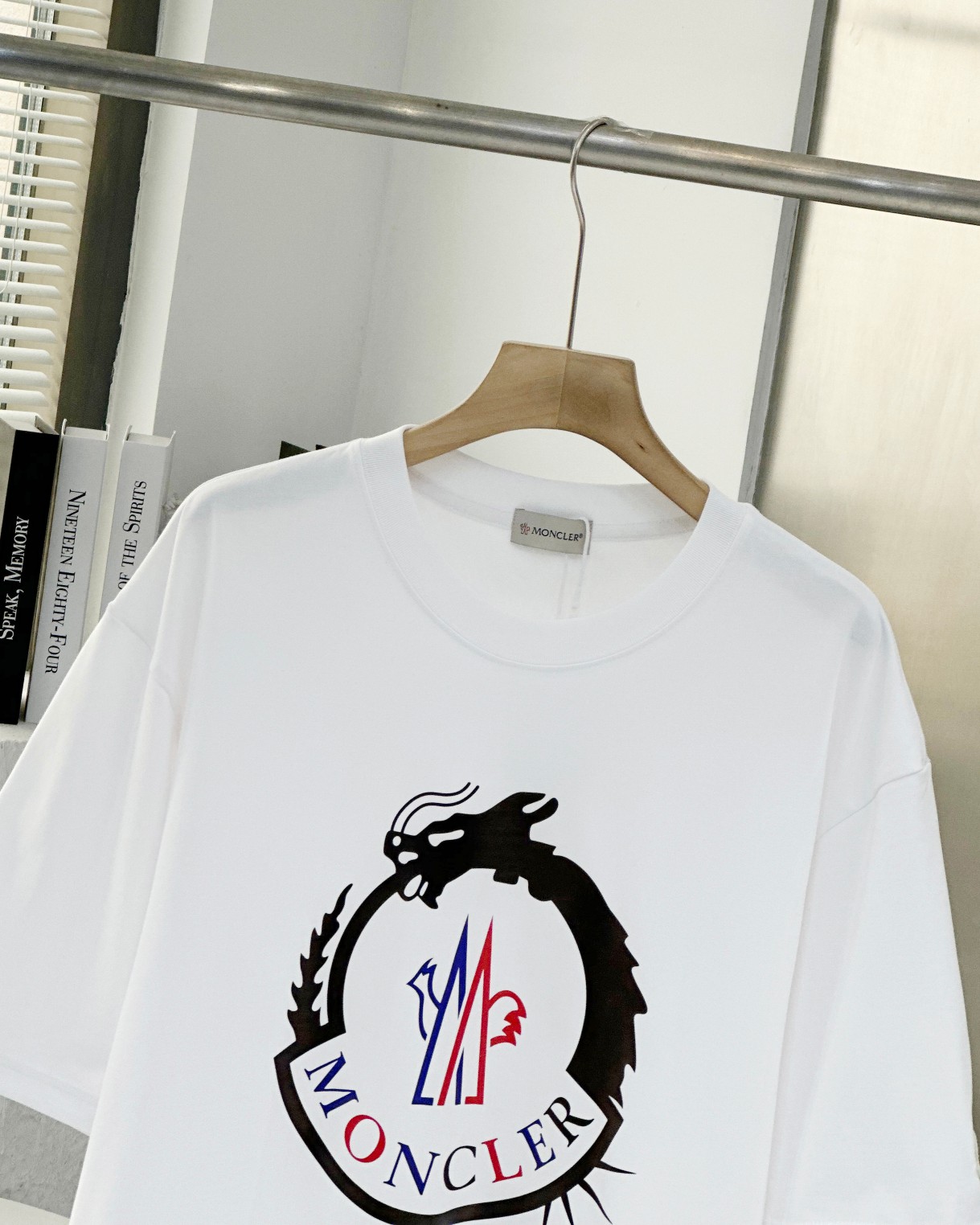 Mon New Arrival T-shirt 0010