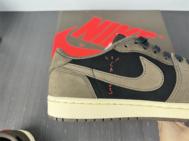Jordan1 Retro OG SP Travis Scott CQ4277-001