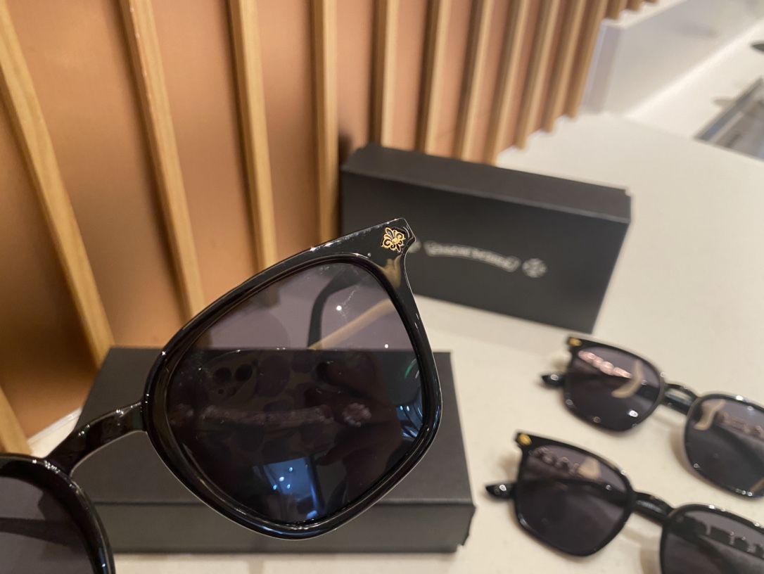 CH Sunglasses 0002