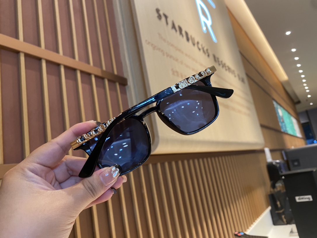 CH Sunglasses 0002
