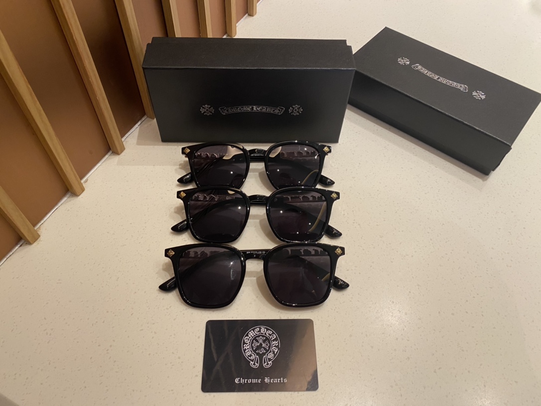 CH Sunglasses 0002