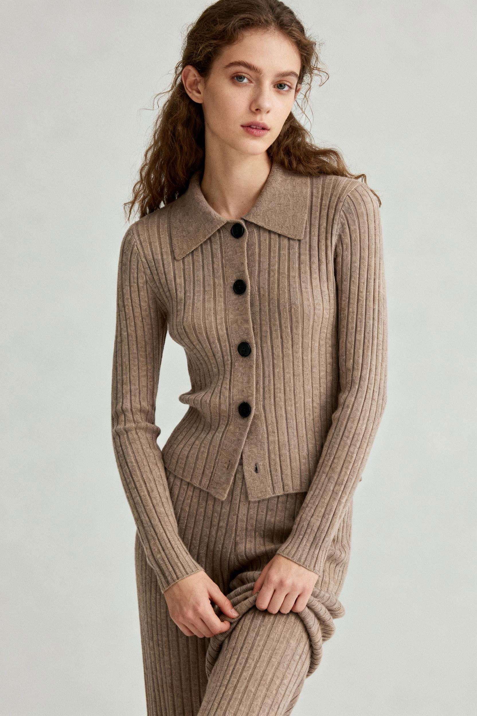 Collar ribbing detail