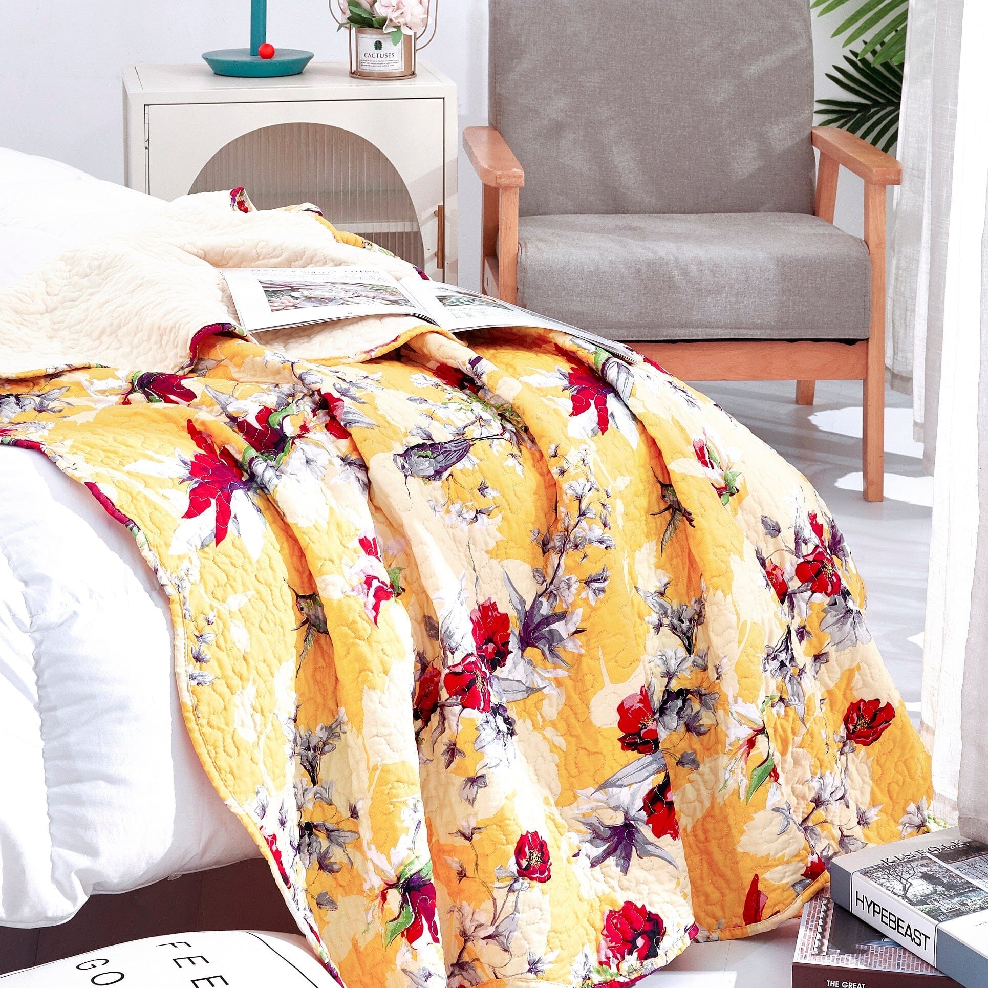 Yellow Floral Quilted Throw Blanket - Hummingbirds Farmhouse Red Flowers for Couch, Sofa or Bed- Scalloped Edges-Tolkye