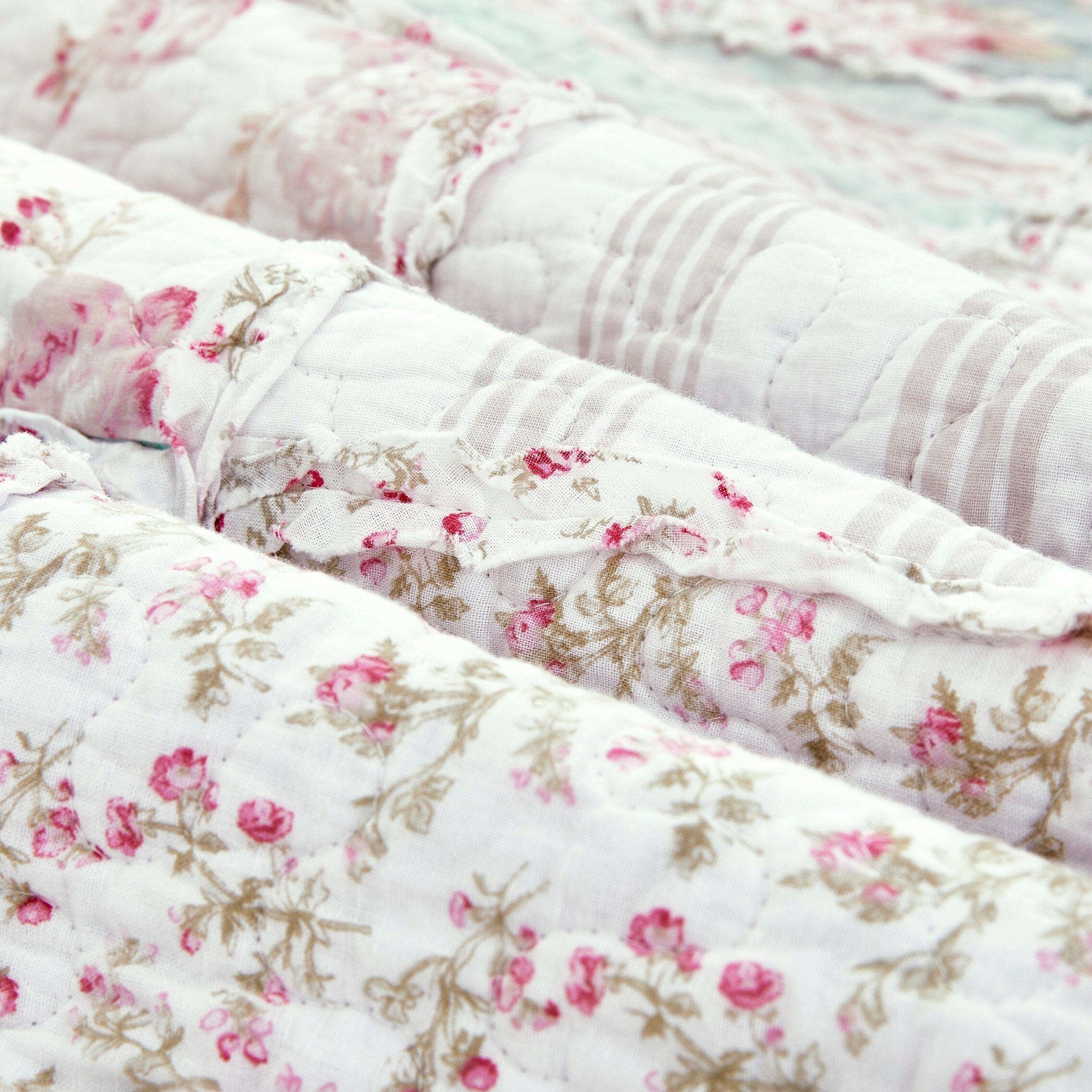 Cotton Cottage Floral Patchwork Quilted Throw Blanket - Reversible Hint of Mint - Ruffle Pastel Light Pink Blue/Green - 50 x 60-Tolkye