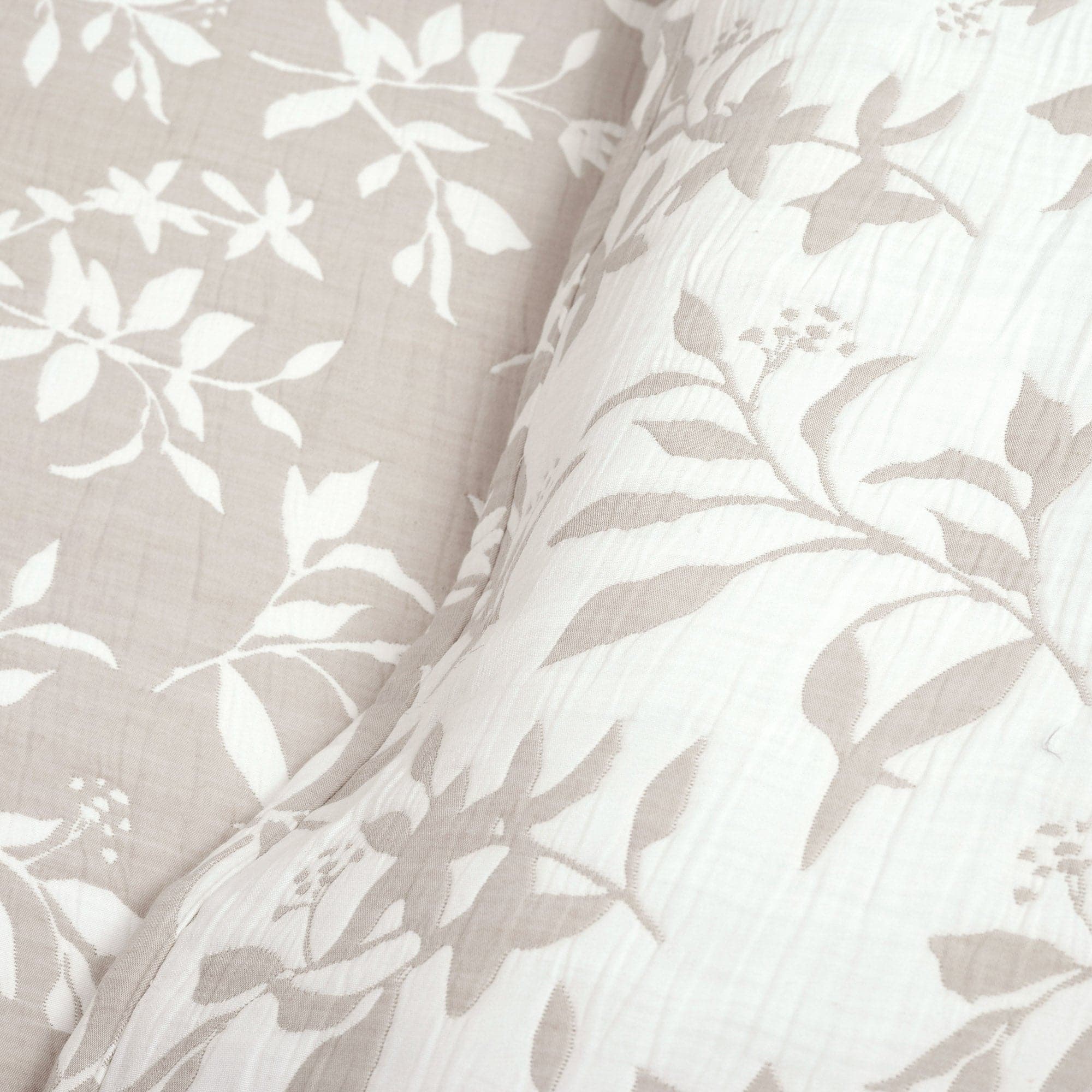 Floral Jacquard Reversible Soft Matelassé 3 Piece Quilt Set-Tolkye