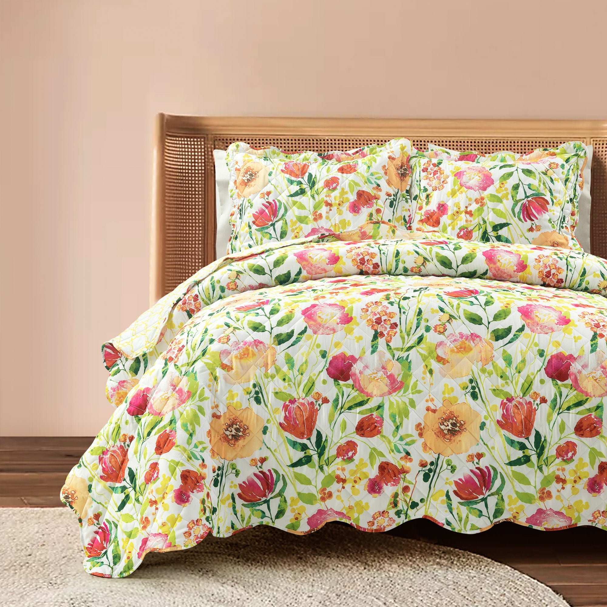 Leilani Watercolor Scallop Edged Floral 3 Piece Quilt Set-Tolkye