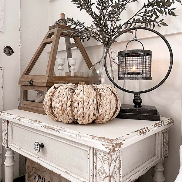 Hanging Metal Cage on Circle Stand Votive Holder