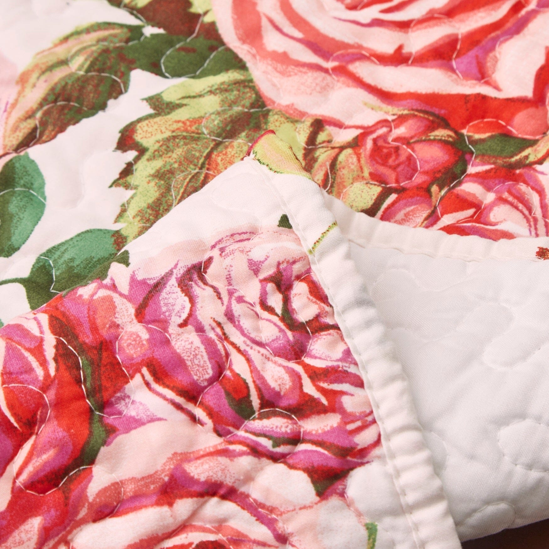 Romantic Roses Pink White Lovely Floral Quilted Dining Table Runner