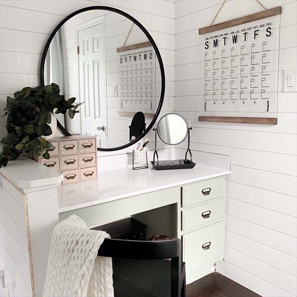 Round Vanity Mirror With Tray