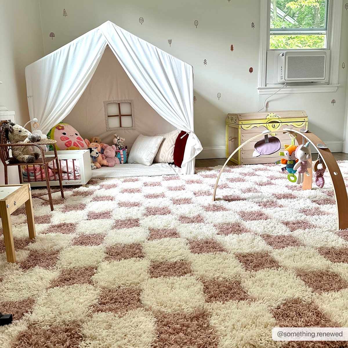Parfait Checkered Area Rug